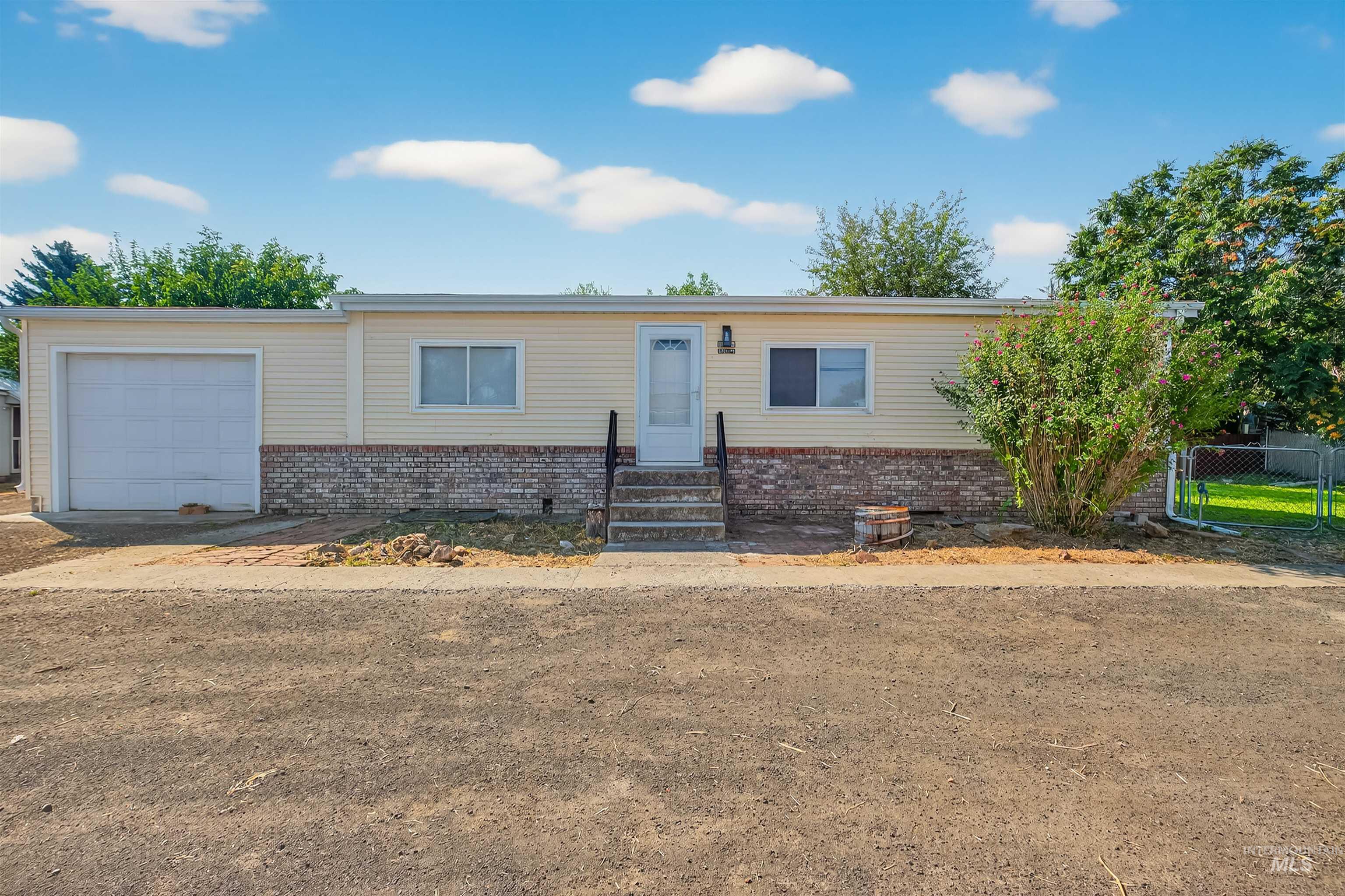 3212 1/2 5th St, Lewiston, Idaho 83501, 5 Bedrooms, 3 Bathrooms, Residential For Sale, Price $360,000, 98960745