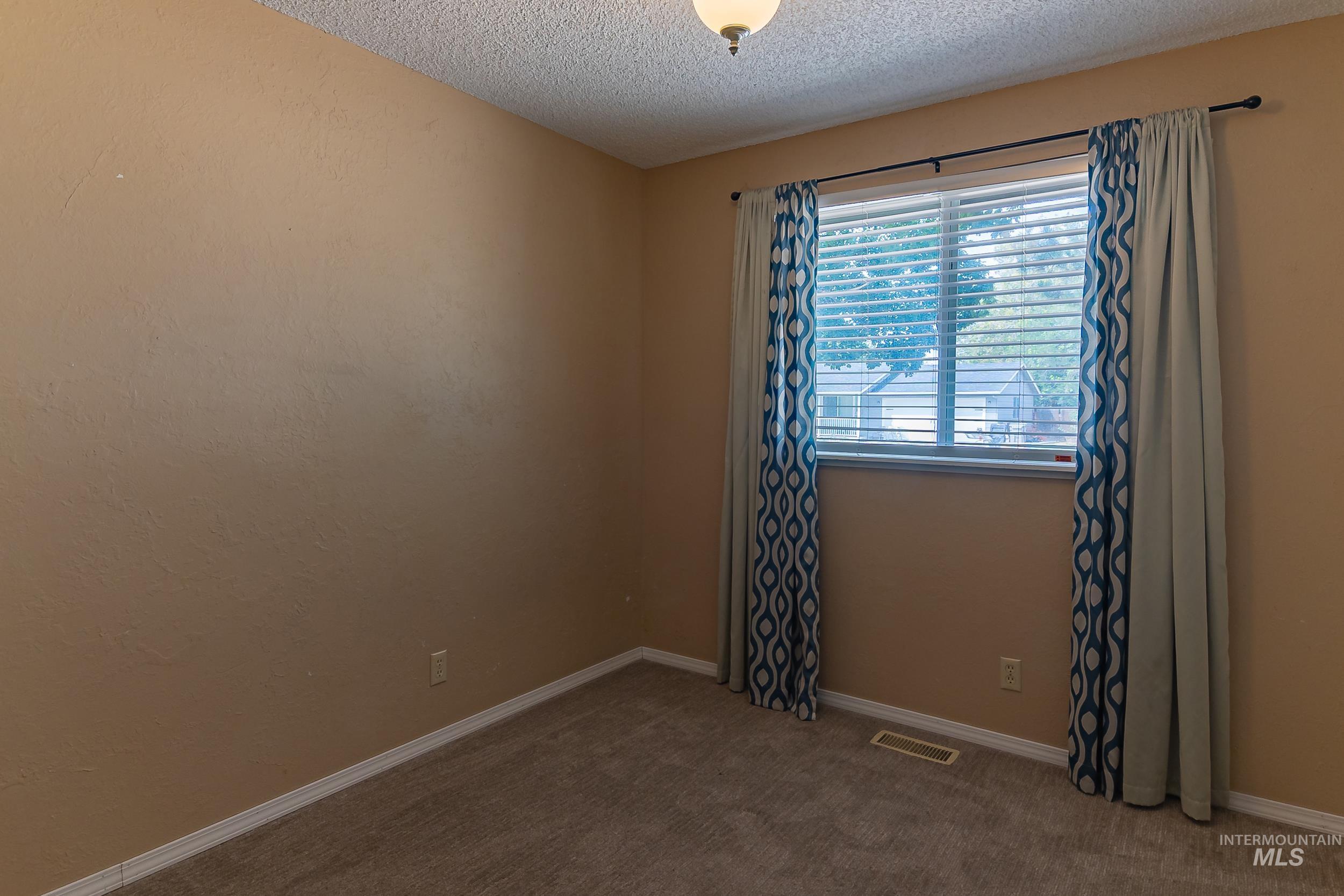 3552 N Covered Wagon Way, Boise, Idaho 83713, 3 Bedrooms, 1.5 Bathrooms, Residential For Sale, Price $390,000, 98960757