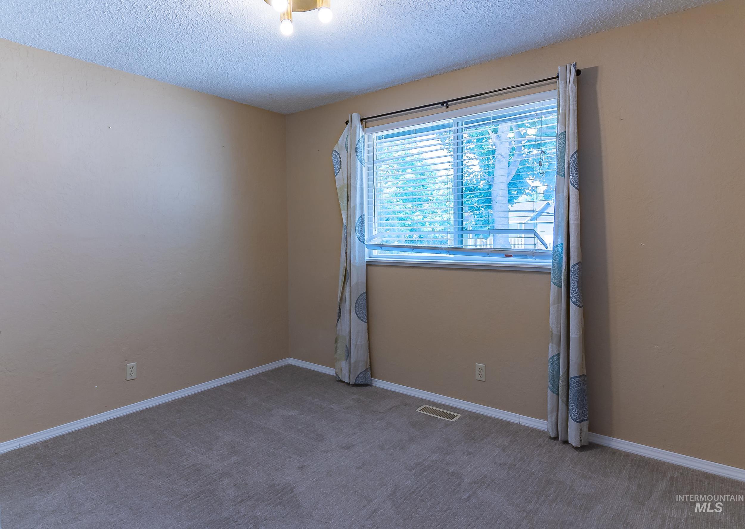 3552 N Covered Wagon Way, Boise, Idaho 83713, 3 Bedrooms, 1.5 Bathrooms, Residential For Sale, Price $390,000, 98960757