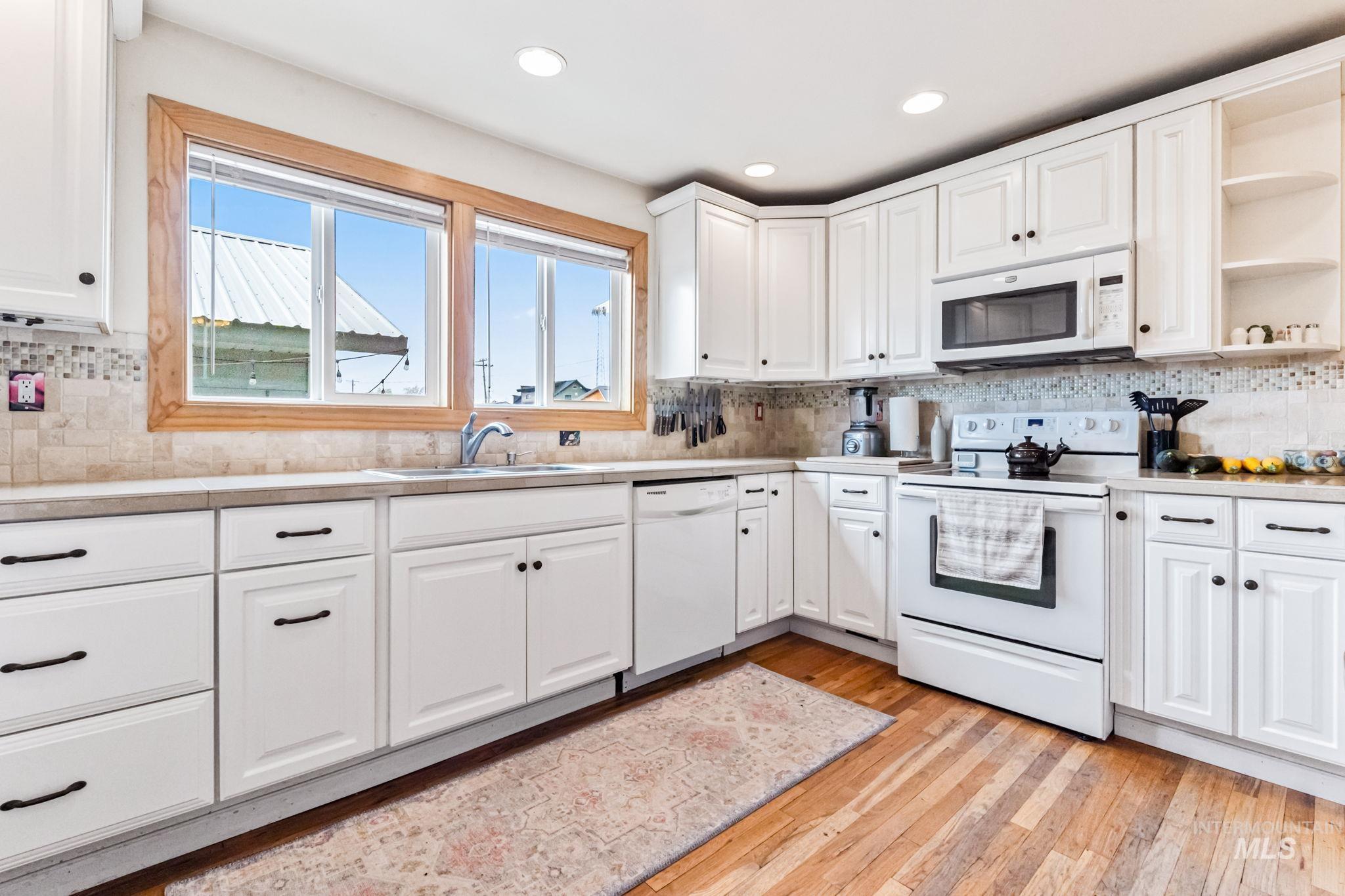 115 E Garnet Ave, Fairfield, Idaho 83327, 4 Bedrooms, 2.5 Bathrooms, Residential For Sale, Price $459,000, 98960777