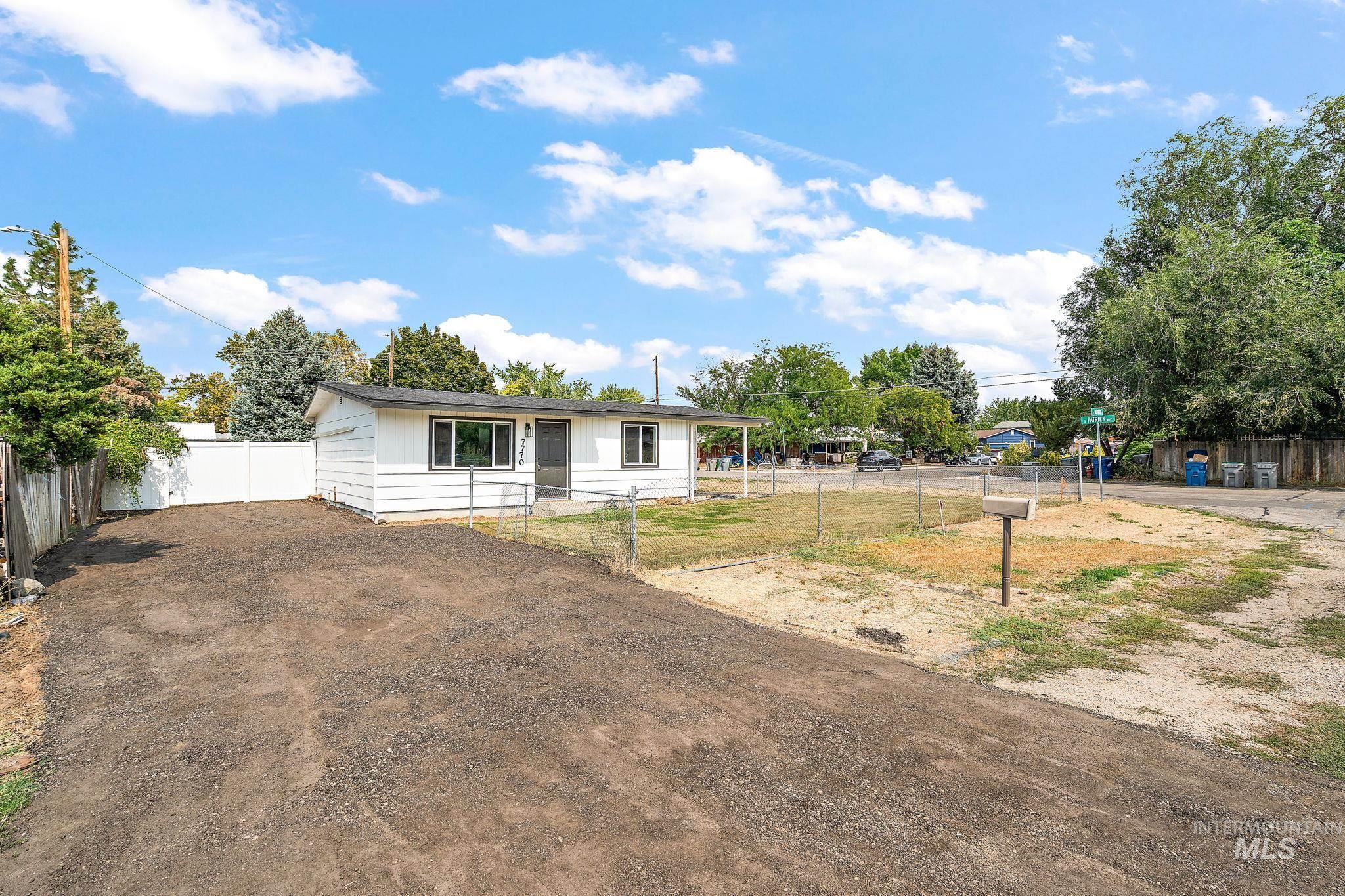 View of front of house with dirt driveway