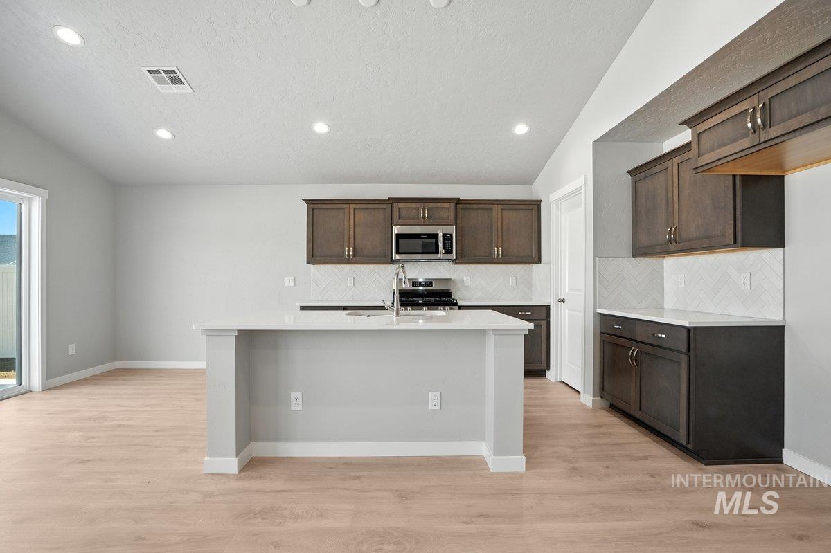 19367 Snowyside Way, Caldwell, Idaho 83605, 3 Bedrooms, 2 Bathrooms, Residential For Sale, Price $367,990, 98960808