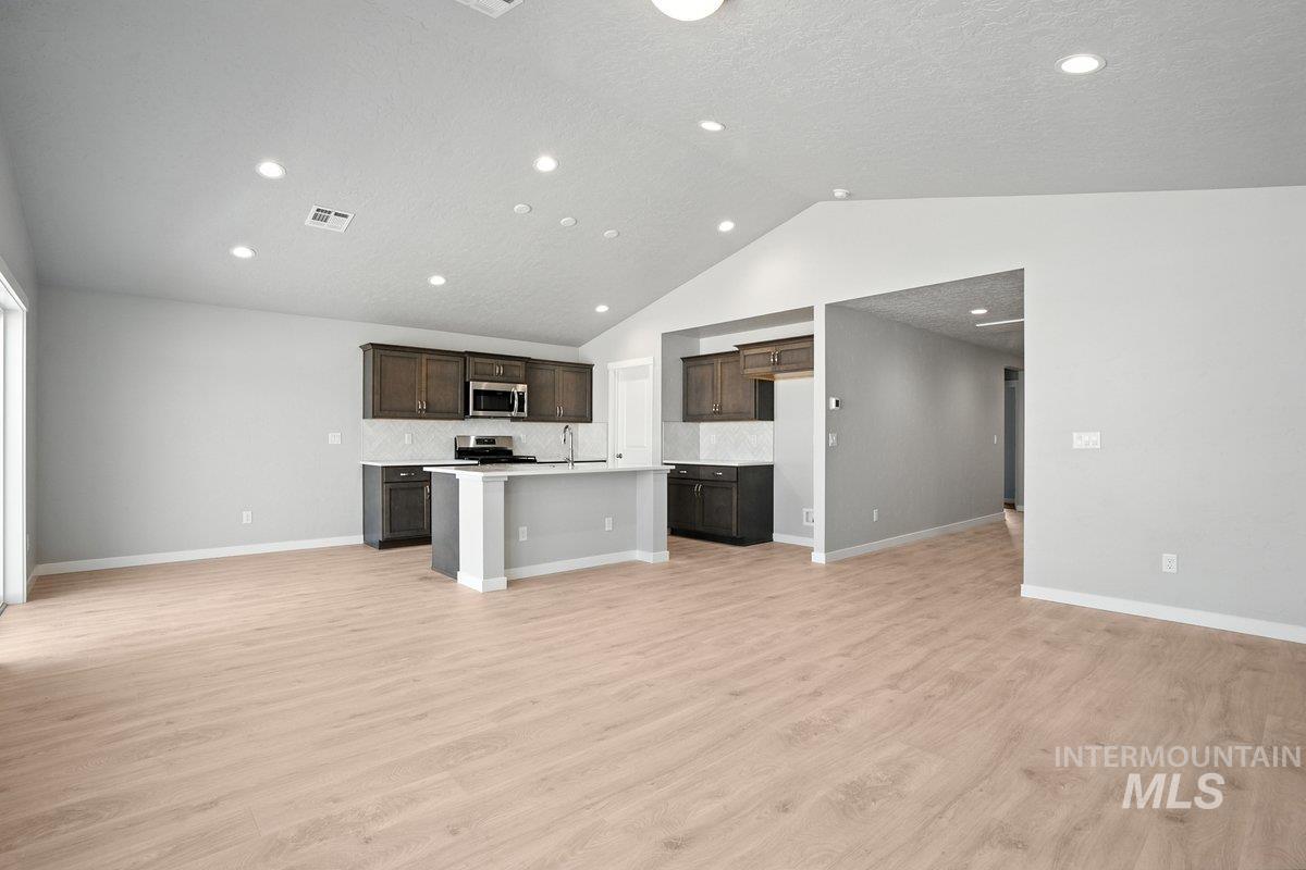 19367 Snowyside Way, Caldwell, Idaho 83605, 3 Bedrooms, 2 Bathrooms, Residential For Sale, Price $367,990, 98960808