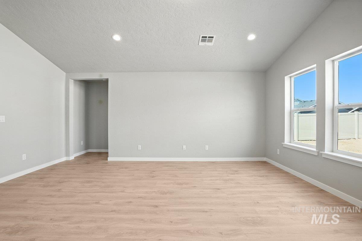 19367 Snowyside Way, Caldwell, Idaho 83605, 3 Bedrooms, 2 Bathrooms, Residential For Sale, Price $367,990, 98960808