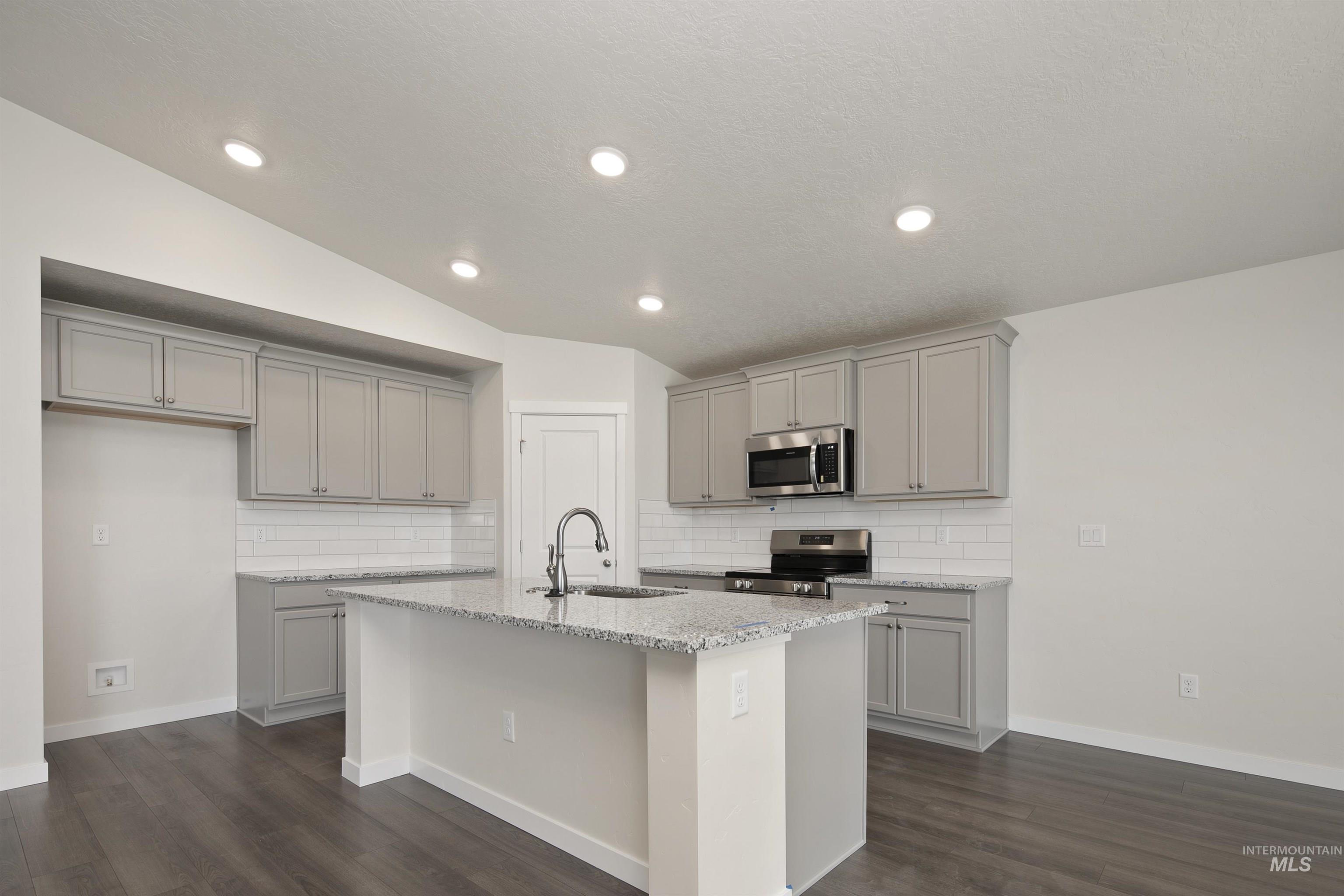 19354 Snowyside Way, Caldwell, Idaho 83605, 3 Bedrooms, 2.5 Bathrooms, Residential For Sale, Price $427,990, 98960813