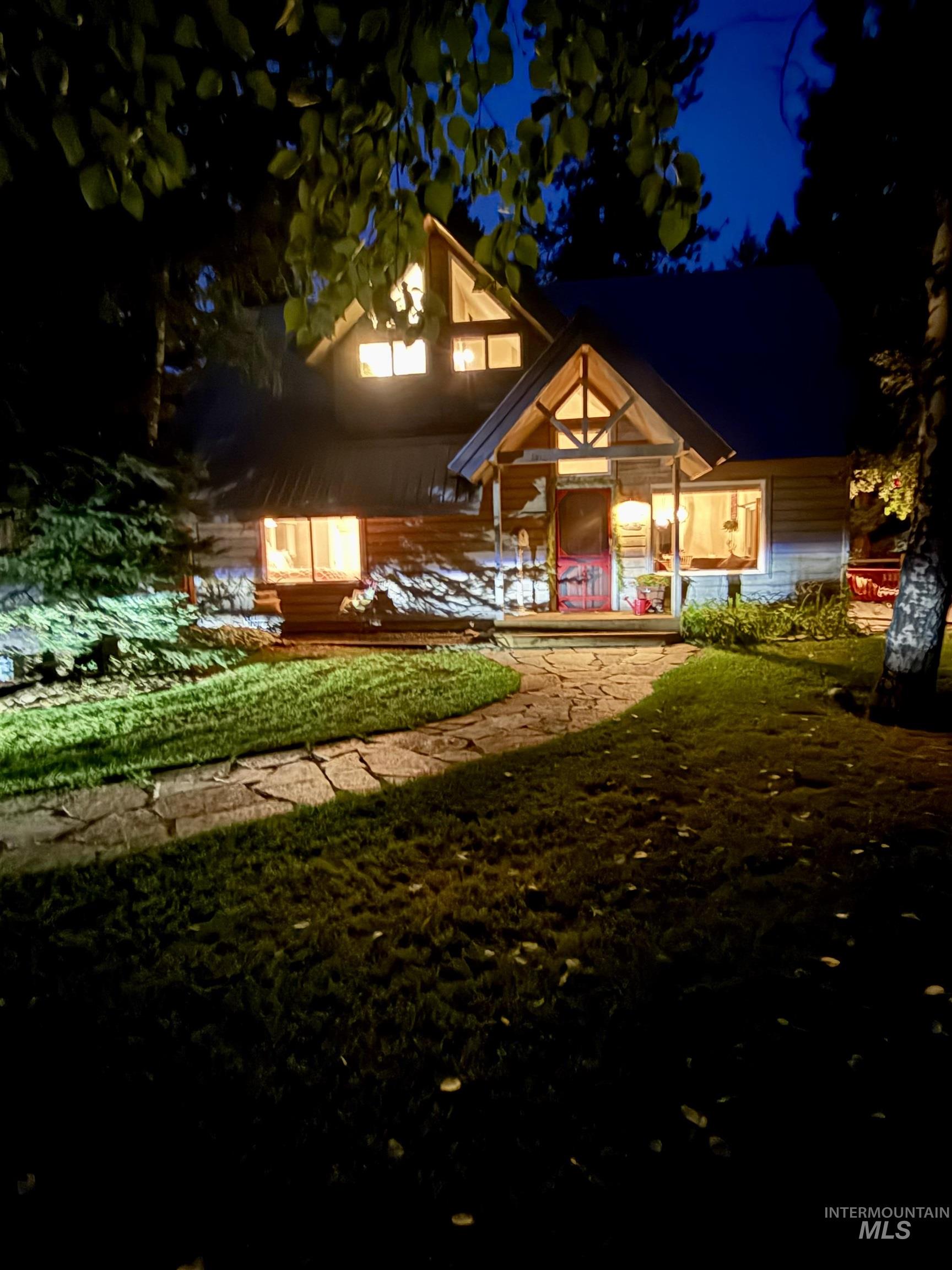 View of front of property featuring a lawn