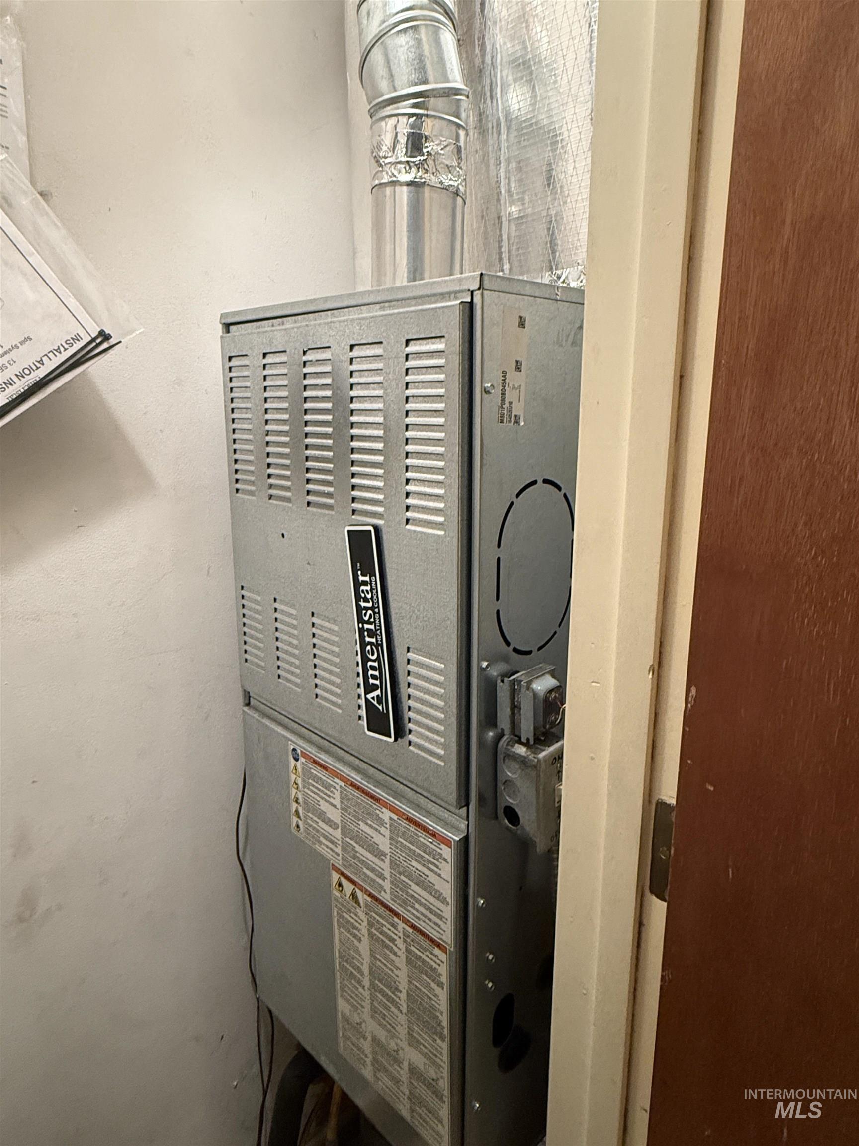 Utilities with heating unit