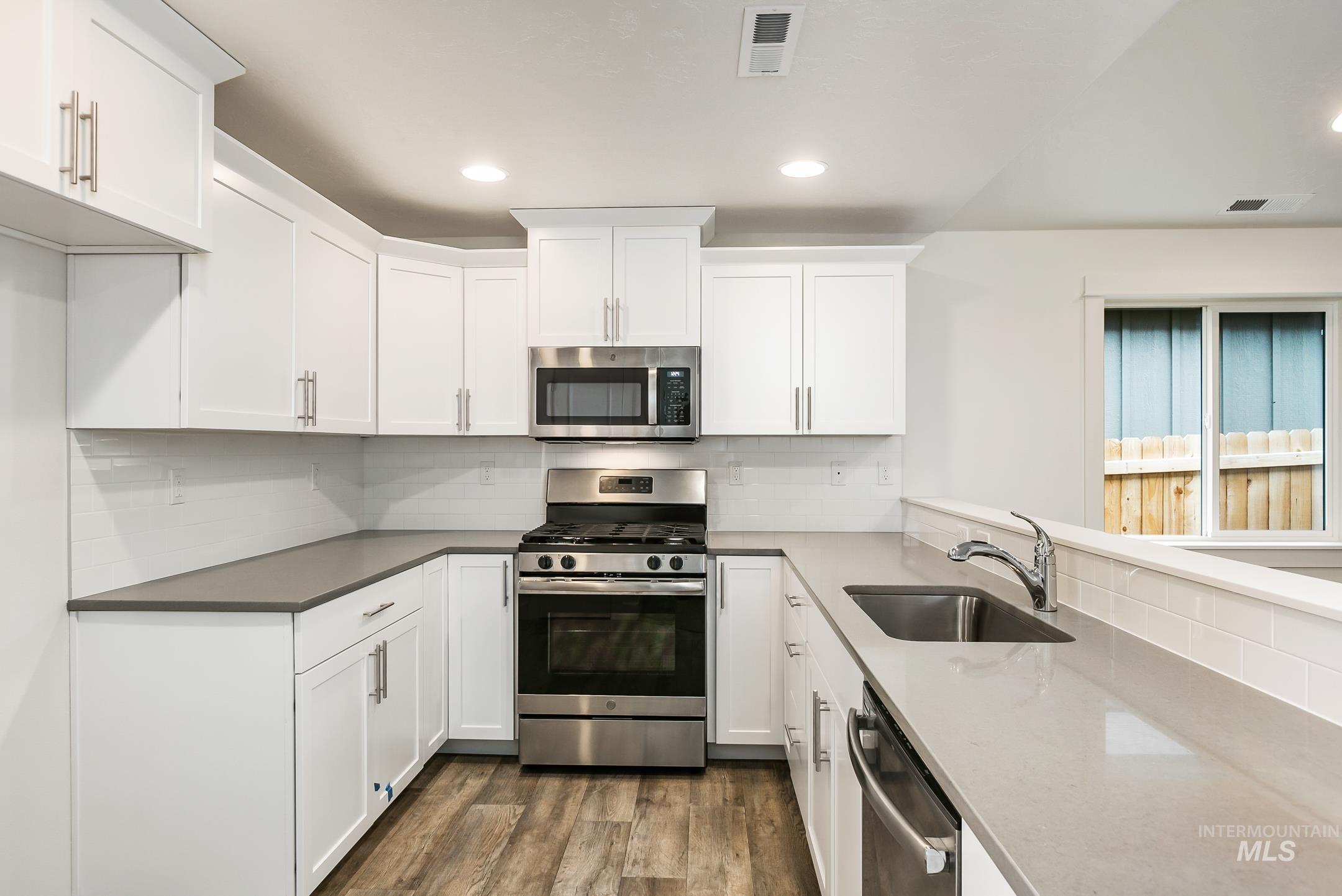 523 Brads Place, Twin Falls, Idaho 83301, 2 Bedrooms, 2 Bathrooms, Residential For Sale, Price $299,990, 98960851