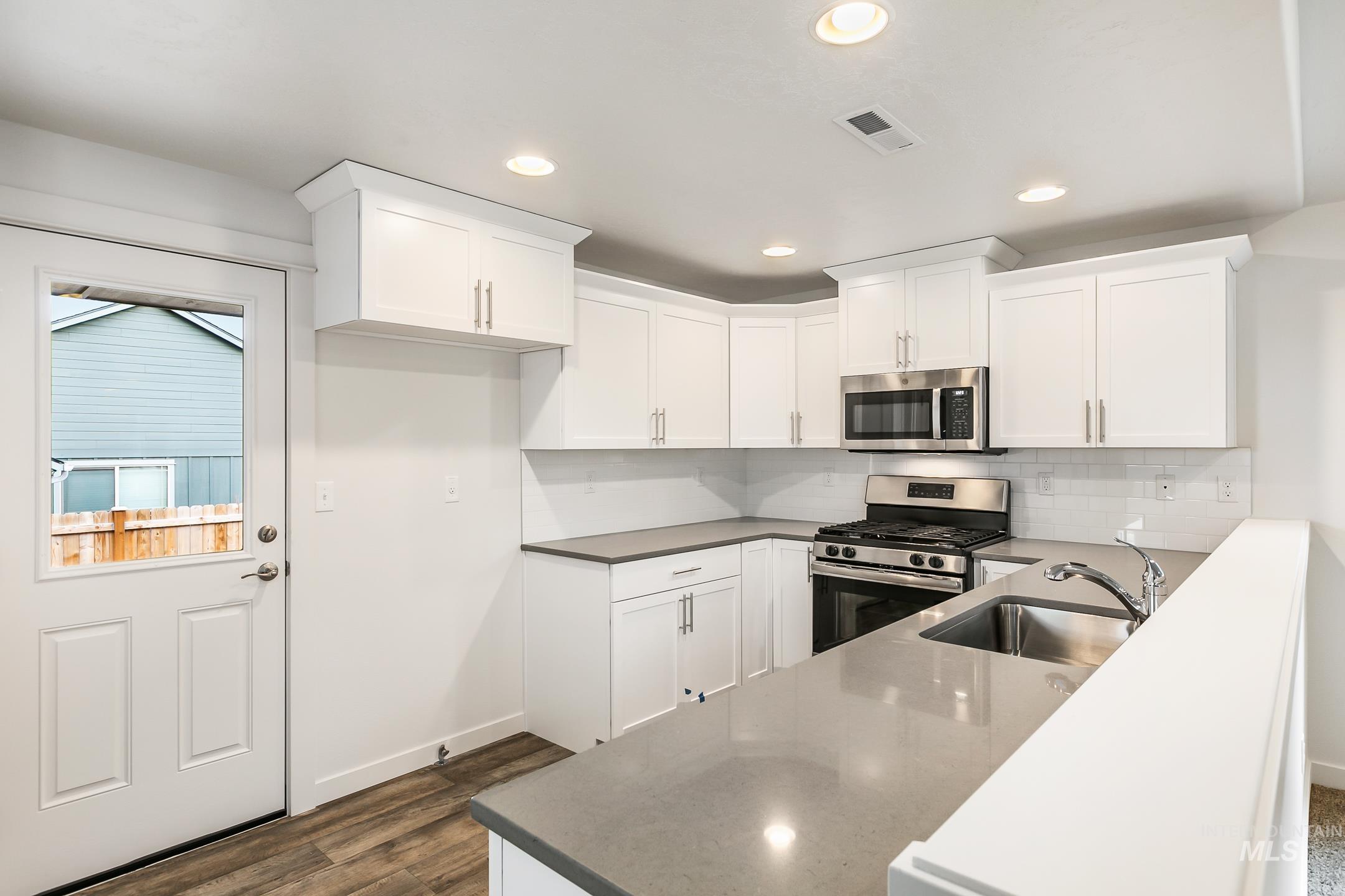 523 Brads Place, Twin Falls, Idaho 83301, 2 Bedrooms, 2 Bathrooms, Residential For Sale, Price $299,990, 98960851