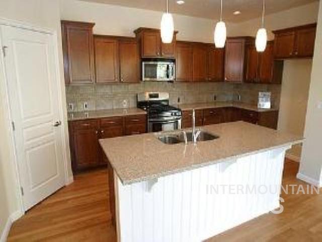 3950 Quenzer, Meridian, Idaho 83646, 3 Bedrooms, 2.5 Bathrooms, Rental For Rent, Price $2,800, 98960854