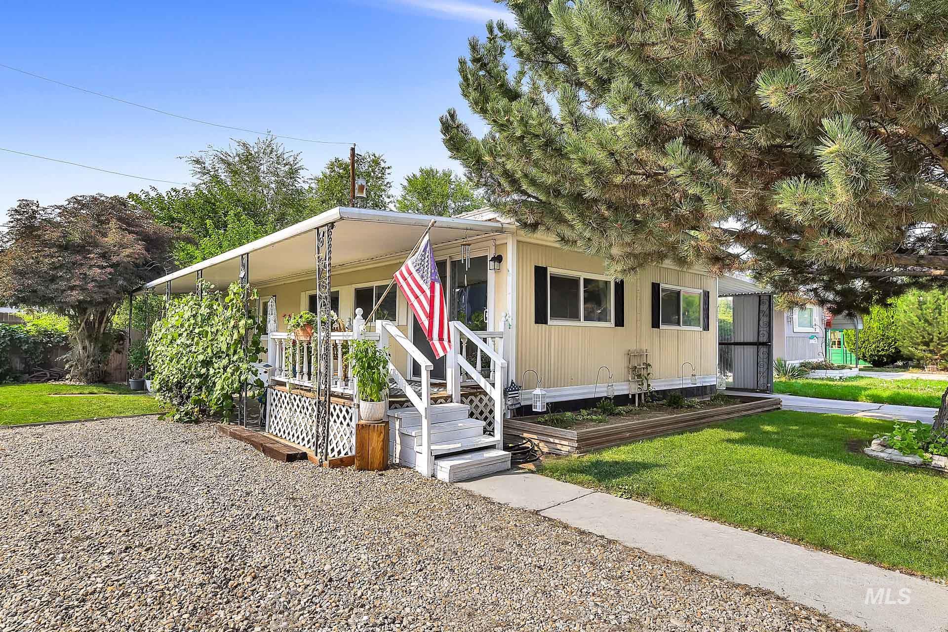 Manufactured / mobile home with a front lawn and covered porch