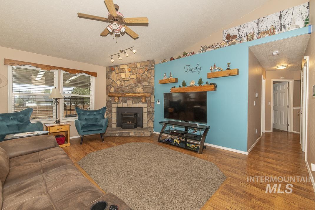3620 S Oxbow Dr, Nampa, Idaho 83686, 3 Bedrooms, 2 Bathrooms, Residential For Sale, Price $409,900, 98960860