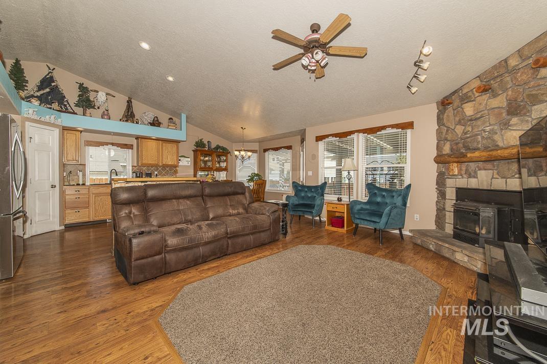 3620 S Oxbow Dr, Nampa, Idaho 83686, 3 Bedrooms, 2 Bathrooms, Residential For Sale, Price $409,900, 98960860