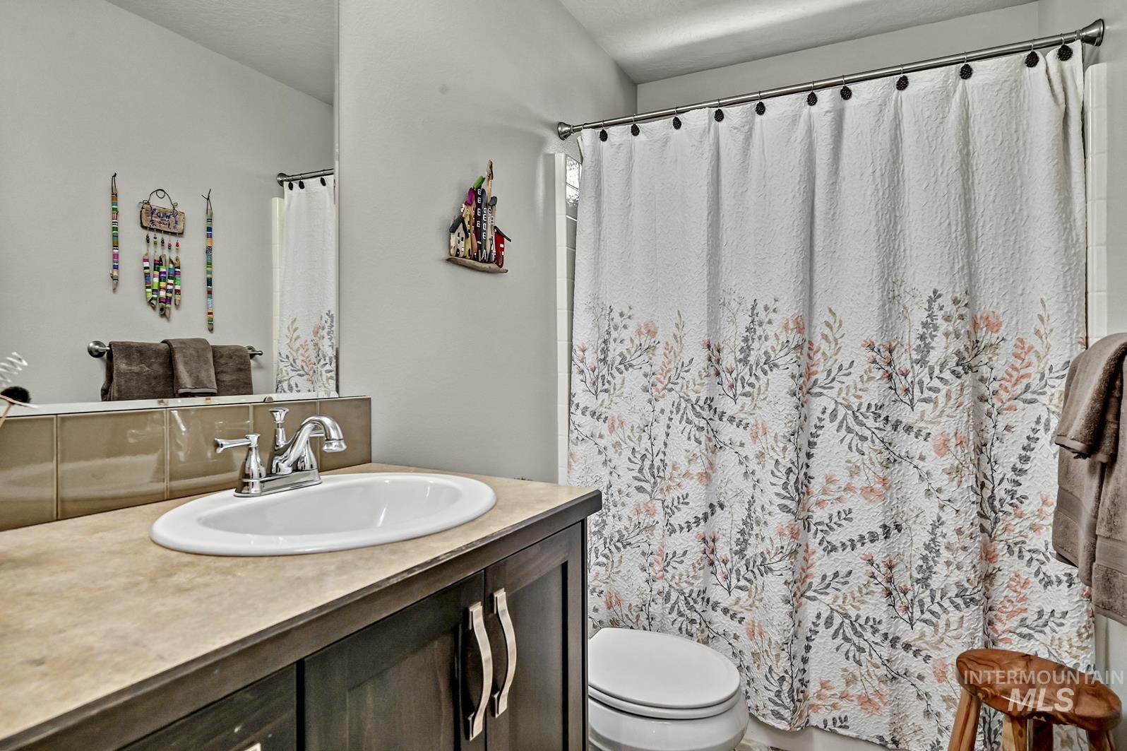 3167 S Rookery Lane, Boise, Idaho 83706, 2 Bedrooms, 2 Bathrooms, Residential For Sale, Price $599,900, 98960906