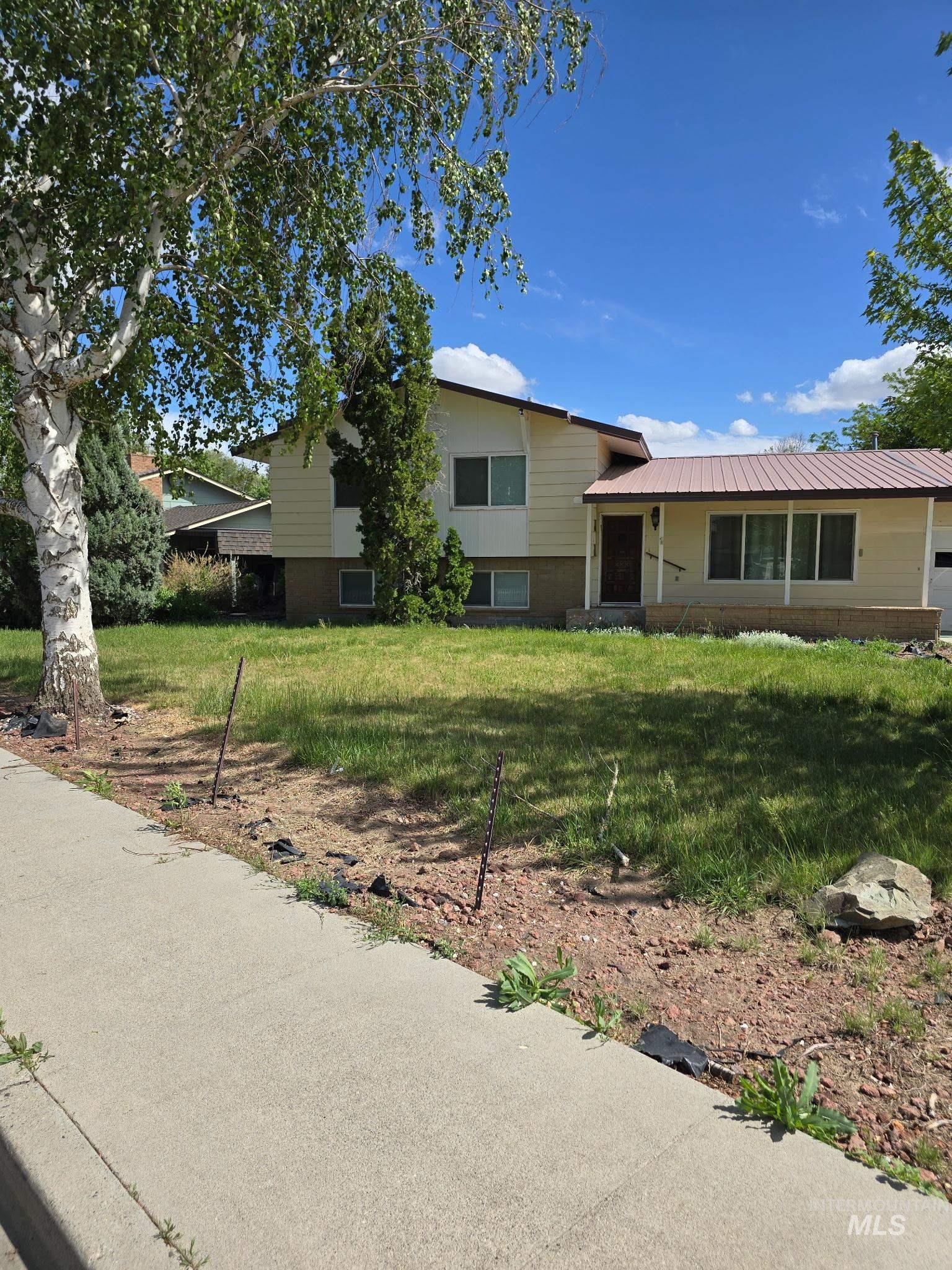1192 SW 12th Ave, Ontario, Oregon 97914, 5 Bedrooms, 3 Bathrooms, Residential For Sale, Price $400,000, 98960915
