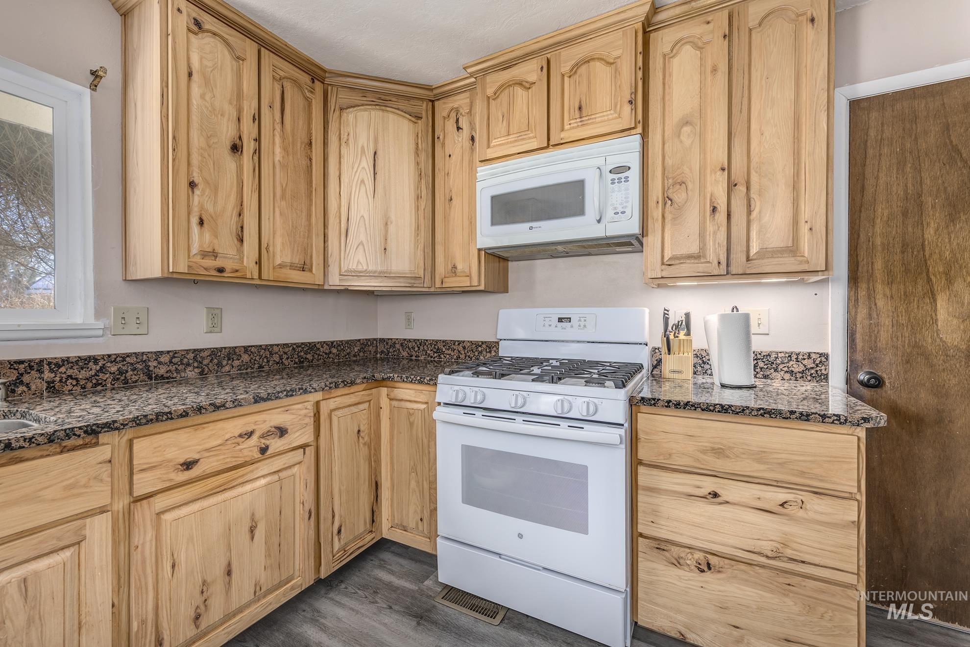 1192 SW 12th Ave, Ontario, Oregon 97914, 5 Bedrooms, 3 Bathrooms, Residential For Sale, Price $400,000, 98960915