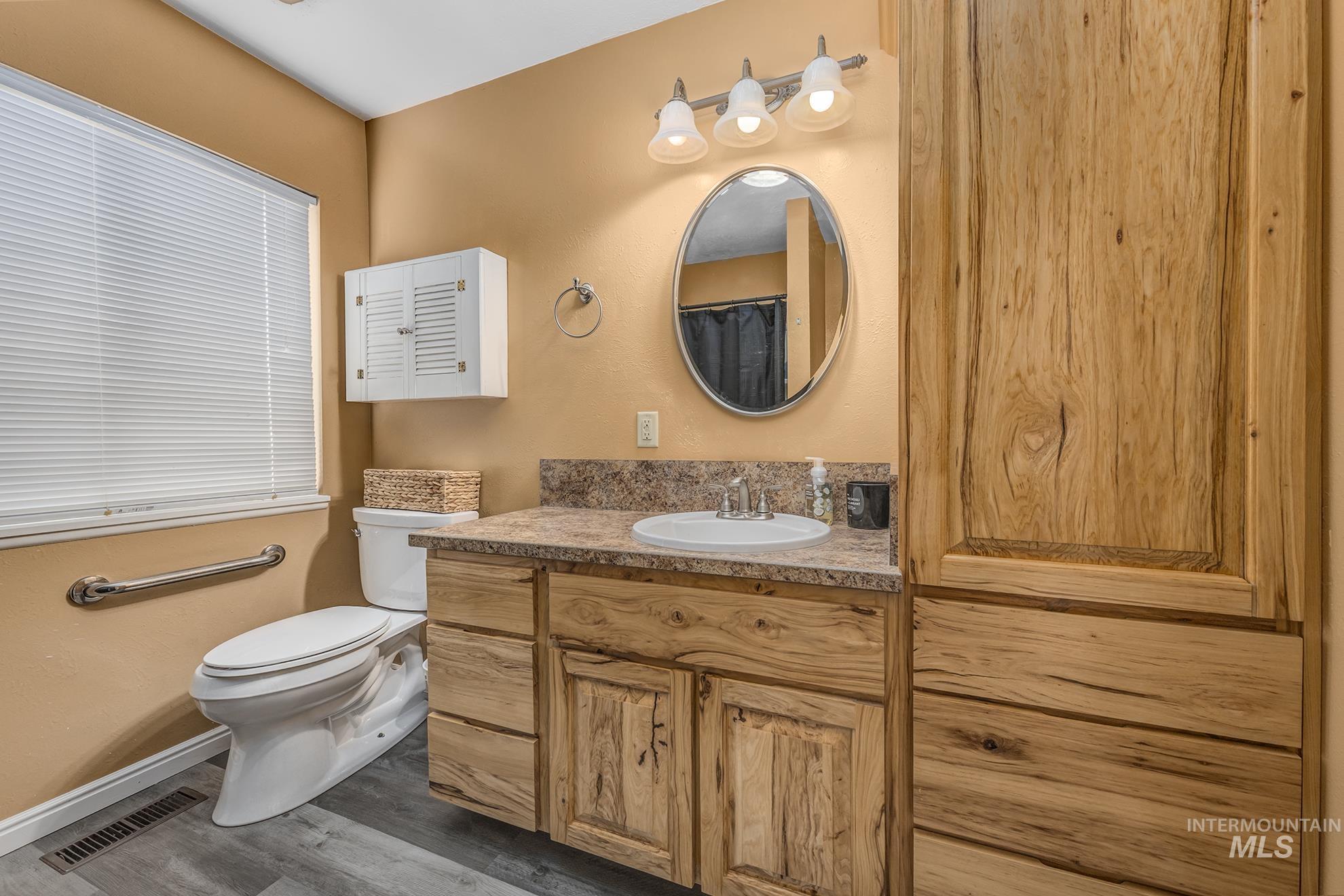 1192 SW 12th Ave, Ontario, Oregon 97914, 5 Bedrooms, 3 Bathrooms, Residential For Sale, Price $400,000, 98960915