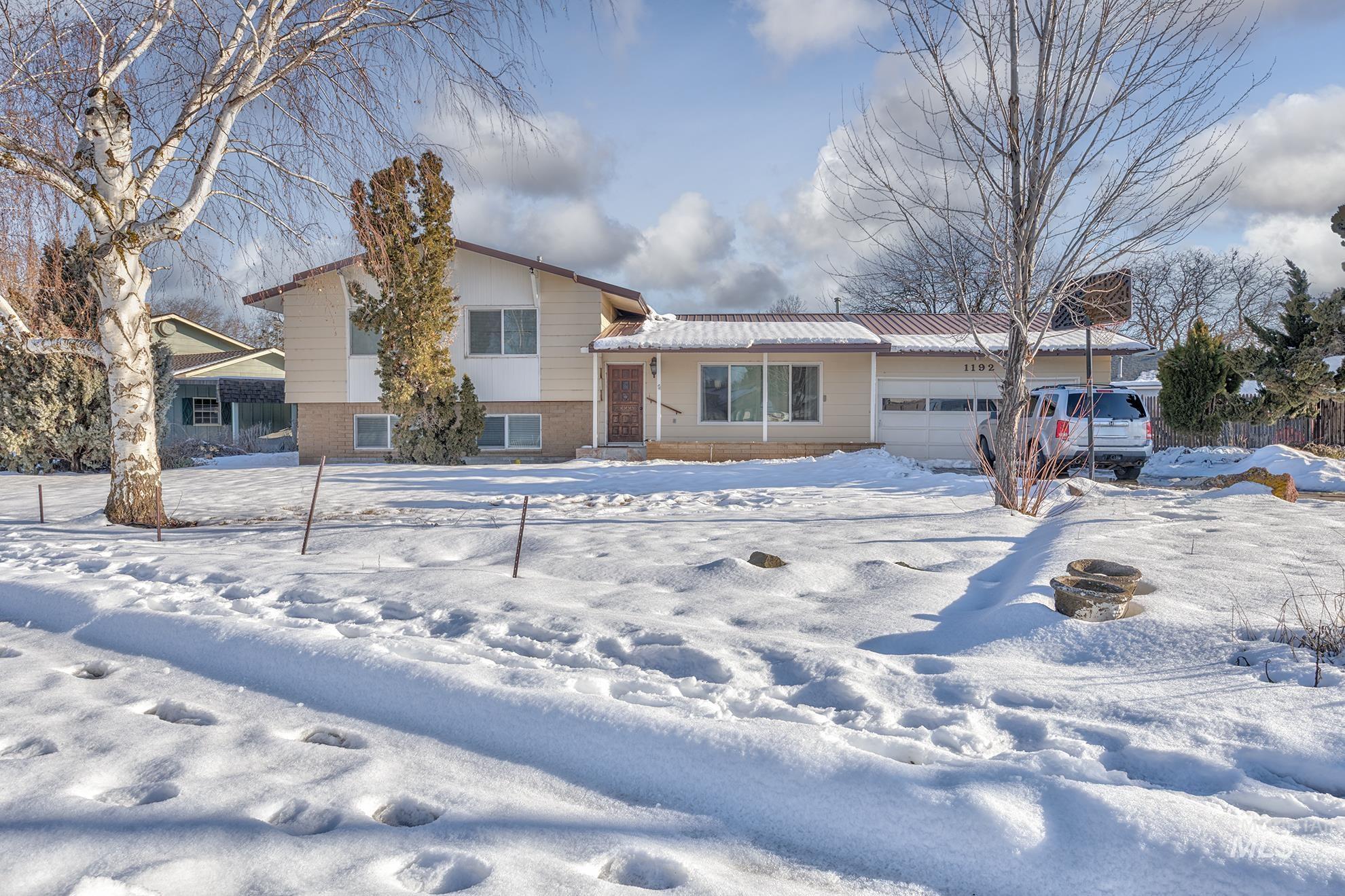 1192 SW 12th Ave, Ontario, Oregon 97914, 5 Bedrooms, 3 Bathrooms, Residential For Sale, Price $400,000, 98960915