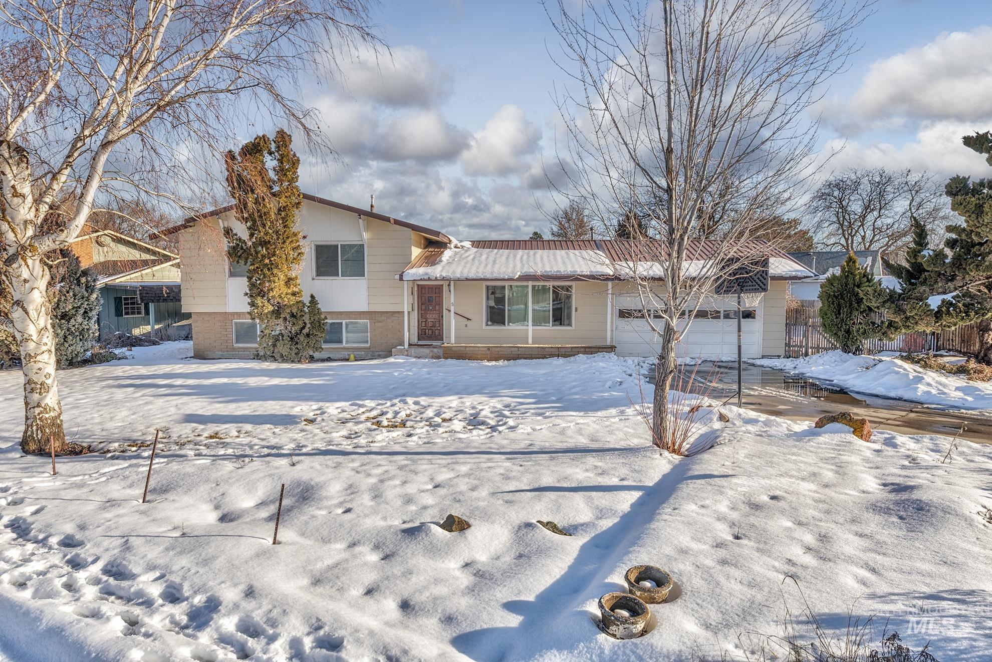 1192 SW 12th Ave, Ontario, Oregon 97914, 5 Bedrooms, 3 Bathrooms, Residential For Sale, Price $400,000, 98960915