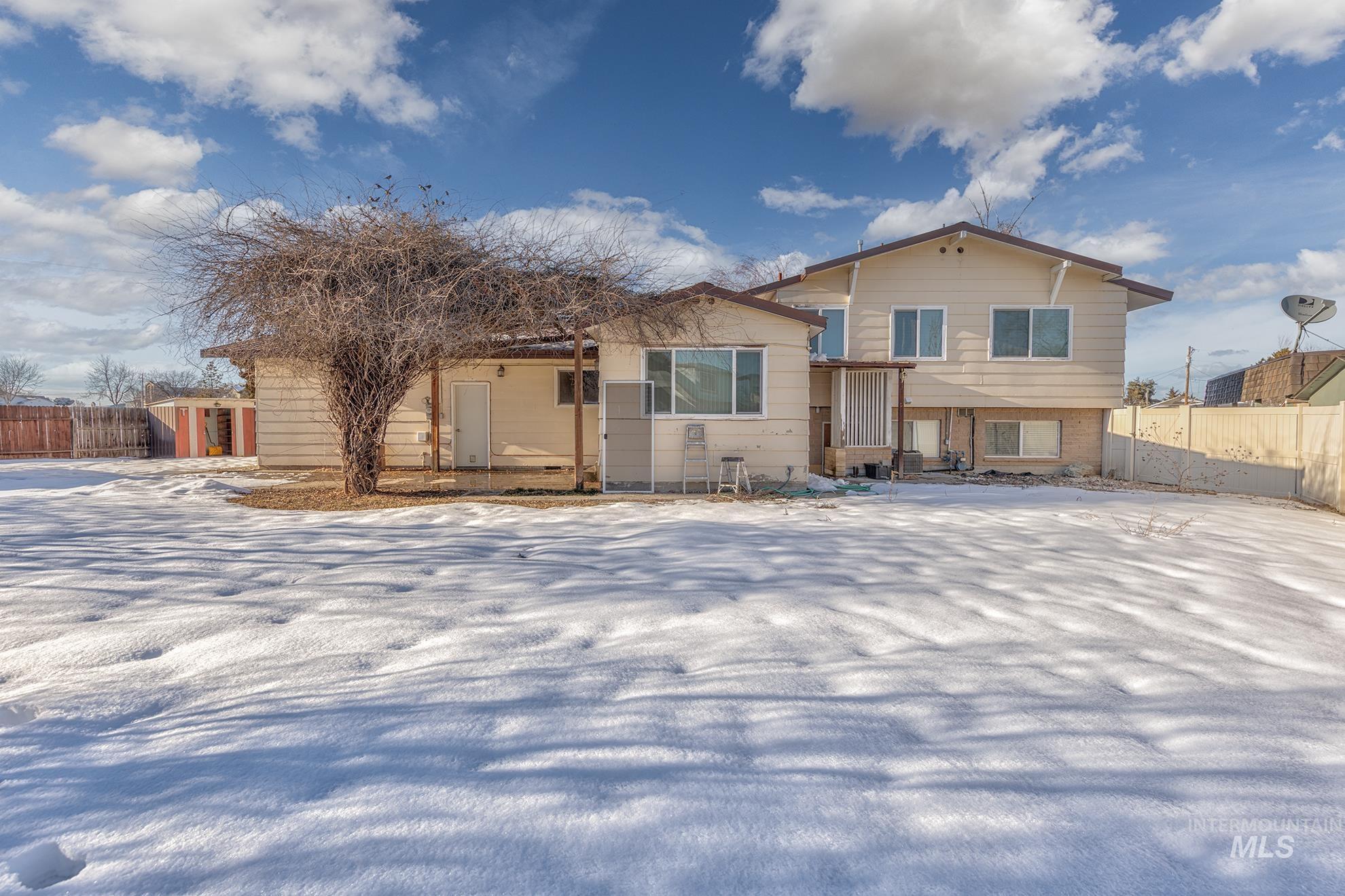 1192 SW 12th Ave, Ontario, Oregon 97914, 5 Bedrooms, 3 Bathrooms, Residential For Sale, Price $400,000, 98960915