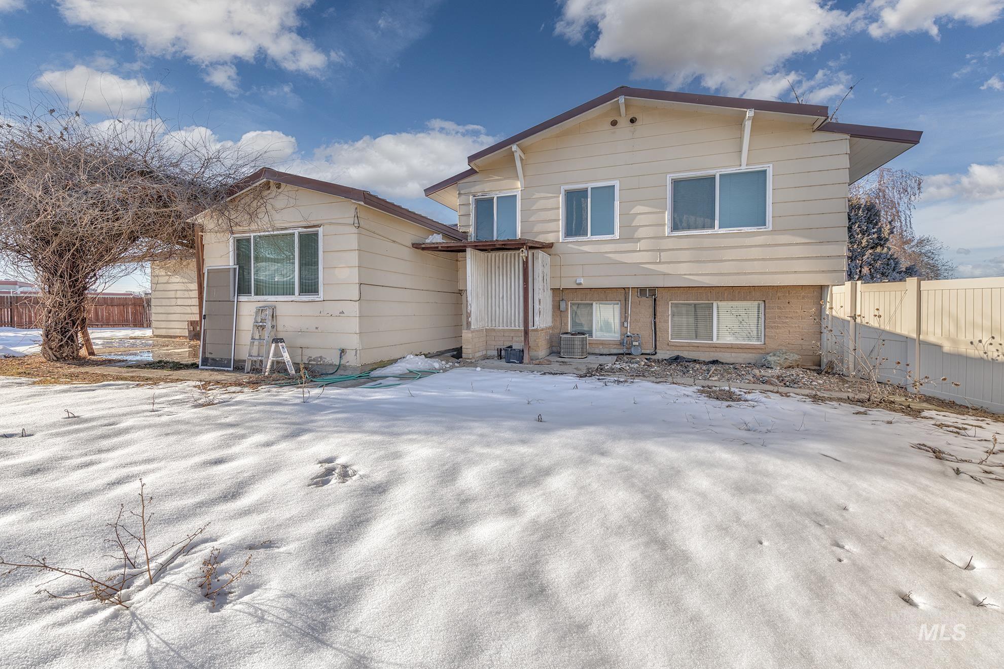 1192 SW 12th Ave, Ontario, Oregon 97914, 5 Bedrooms, 3 Bathrooms, Residential For Sale, Price $400,000, 98960915