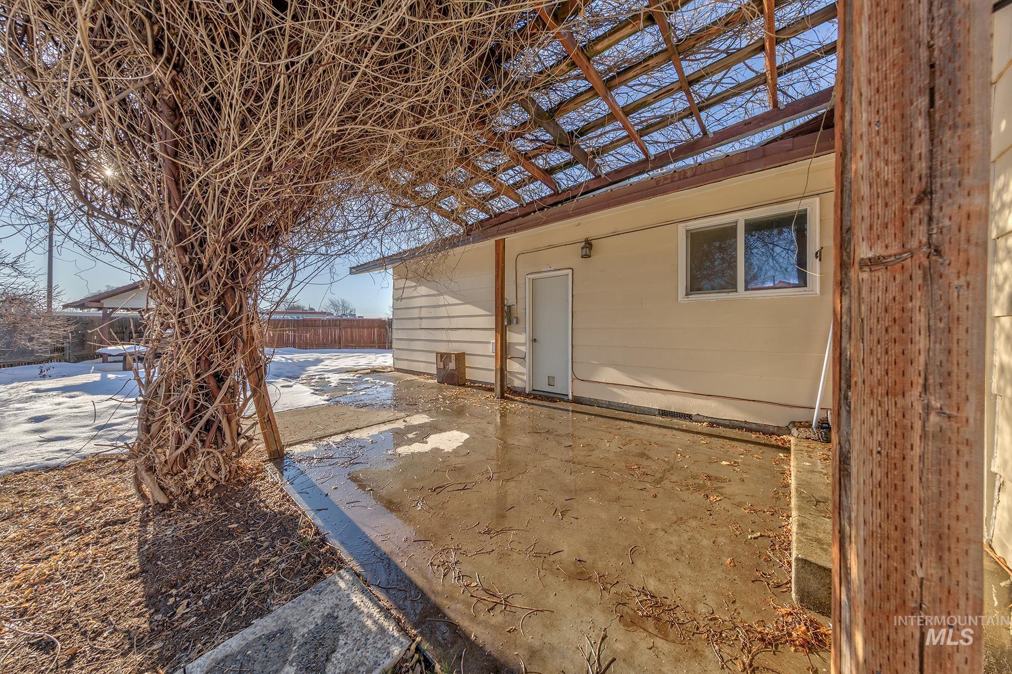 1192 SW 12th Ave, Ontario, Oregon 97914, 5 Bedrooms, 3 Bathrooms, Residential For Sale, Price $400,000, 98960915