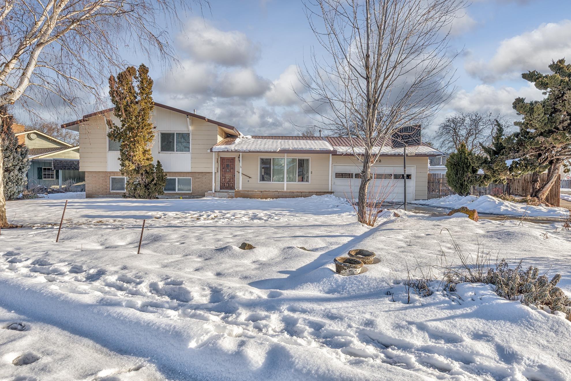 1192 SW 12th Ave, Ontario, Oregon 97914, 5 Bedrooms, 3 Bathrooms, Residential For Sale, Price $400,000, 98960915
