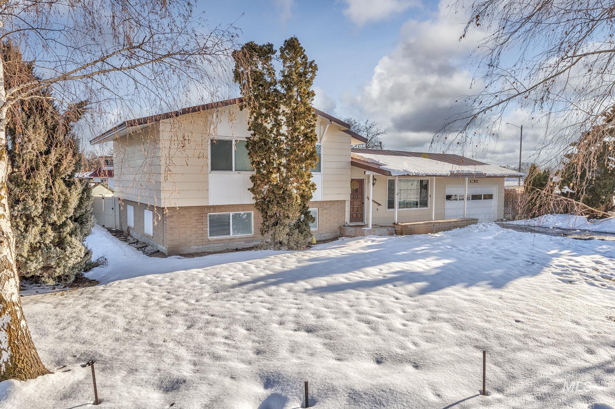 1192 SW 12th Ave, Ontario, Oregon 97914, 5 Bedrooms, 3 Bathrooms, Residential For Sale, Price $400,000, 98960915