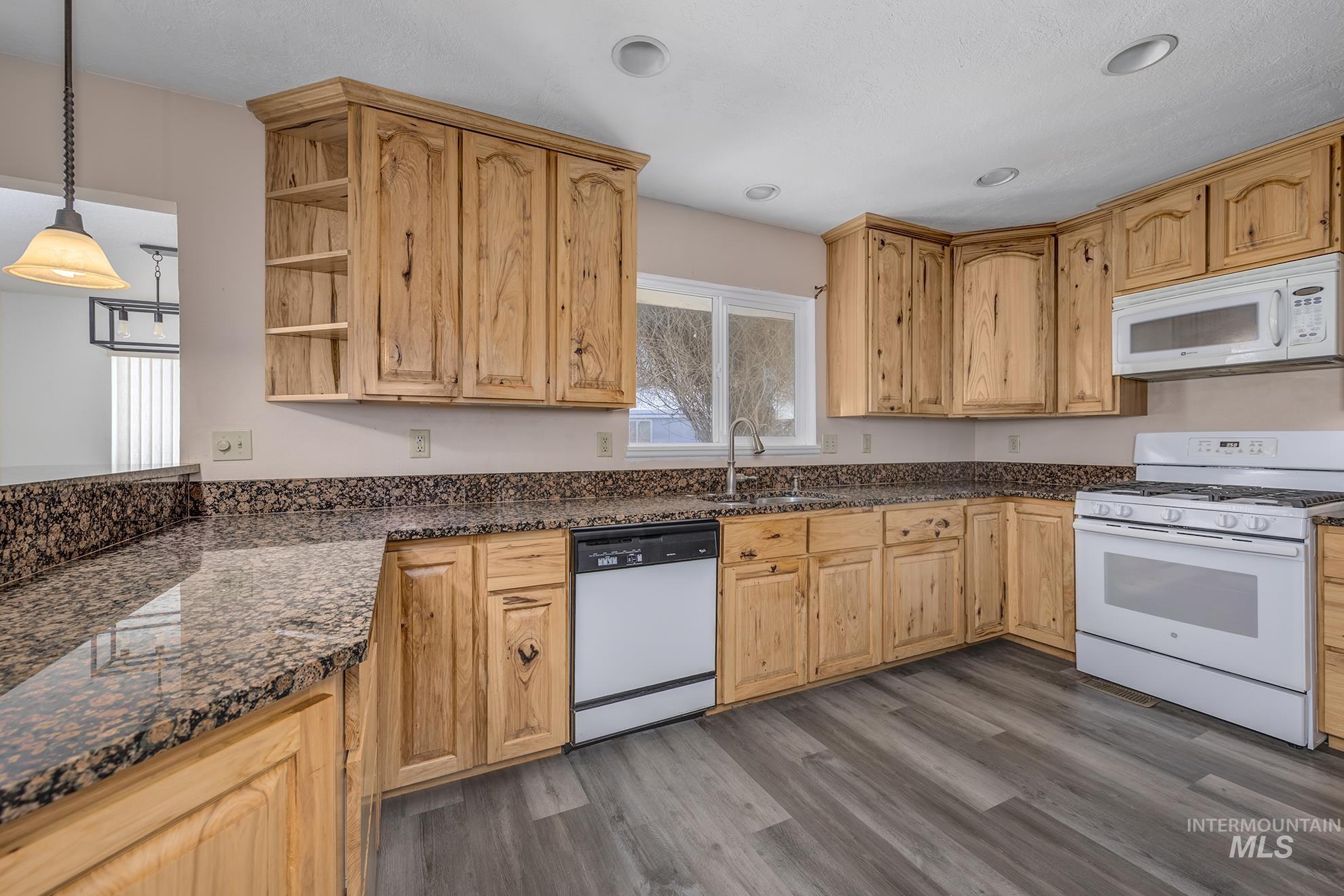 1192 SW 12th Ave, Ontario, Oregon 97914, 5 Bedrooms, 3 Bathrooms, Residential For Sale, Price $400,000, 98960915