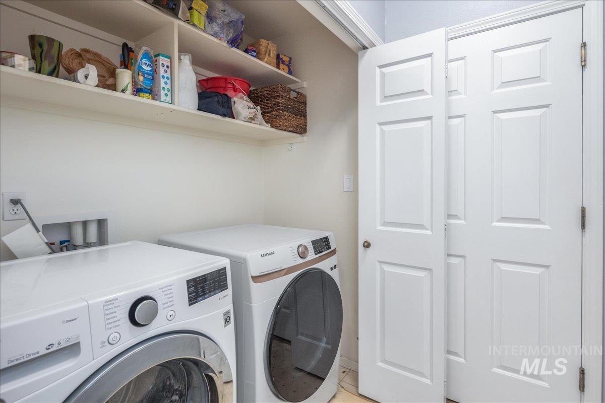 Laundry room with independent washer and dryer