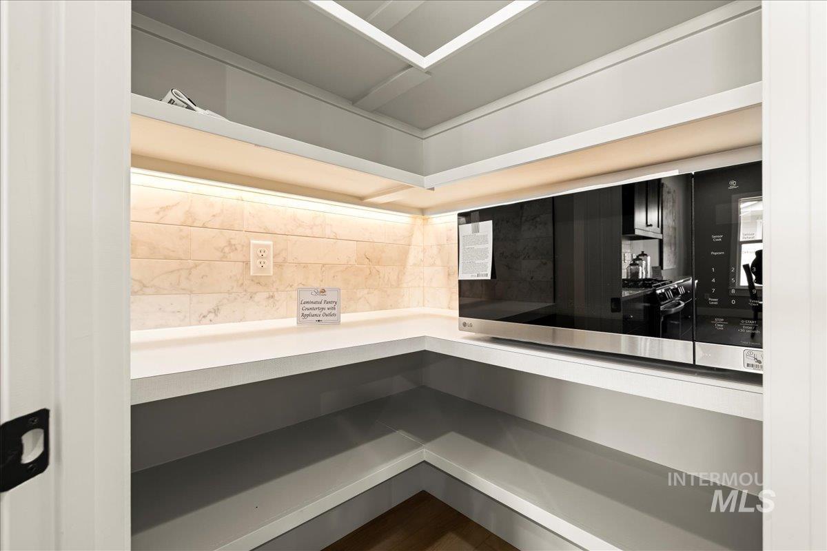Interior space with tasteful backsplash
