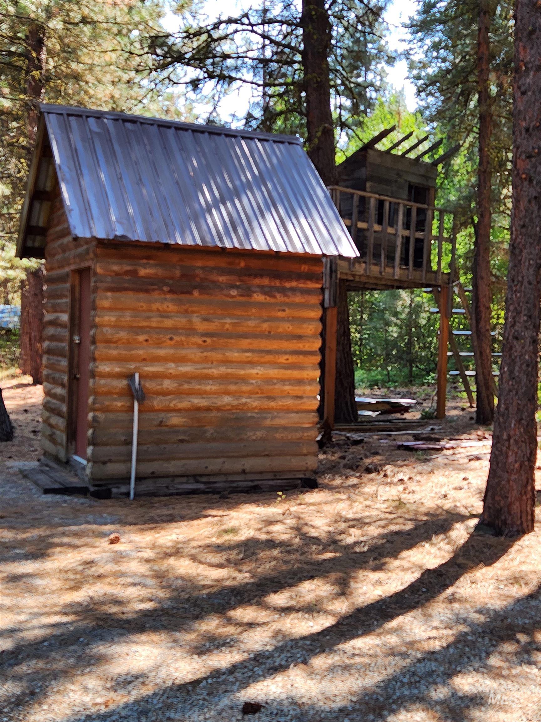 1509 E Pine Creek Road, Featherville, Idaho 83647, 3 Bedrooms, 2 Bathrooms, Residential For Sale, Price $800,000, 98960922