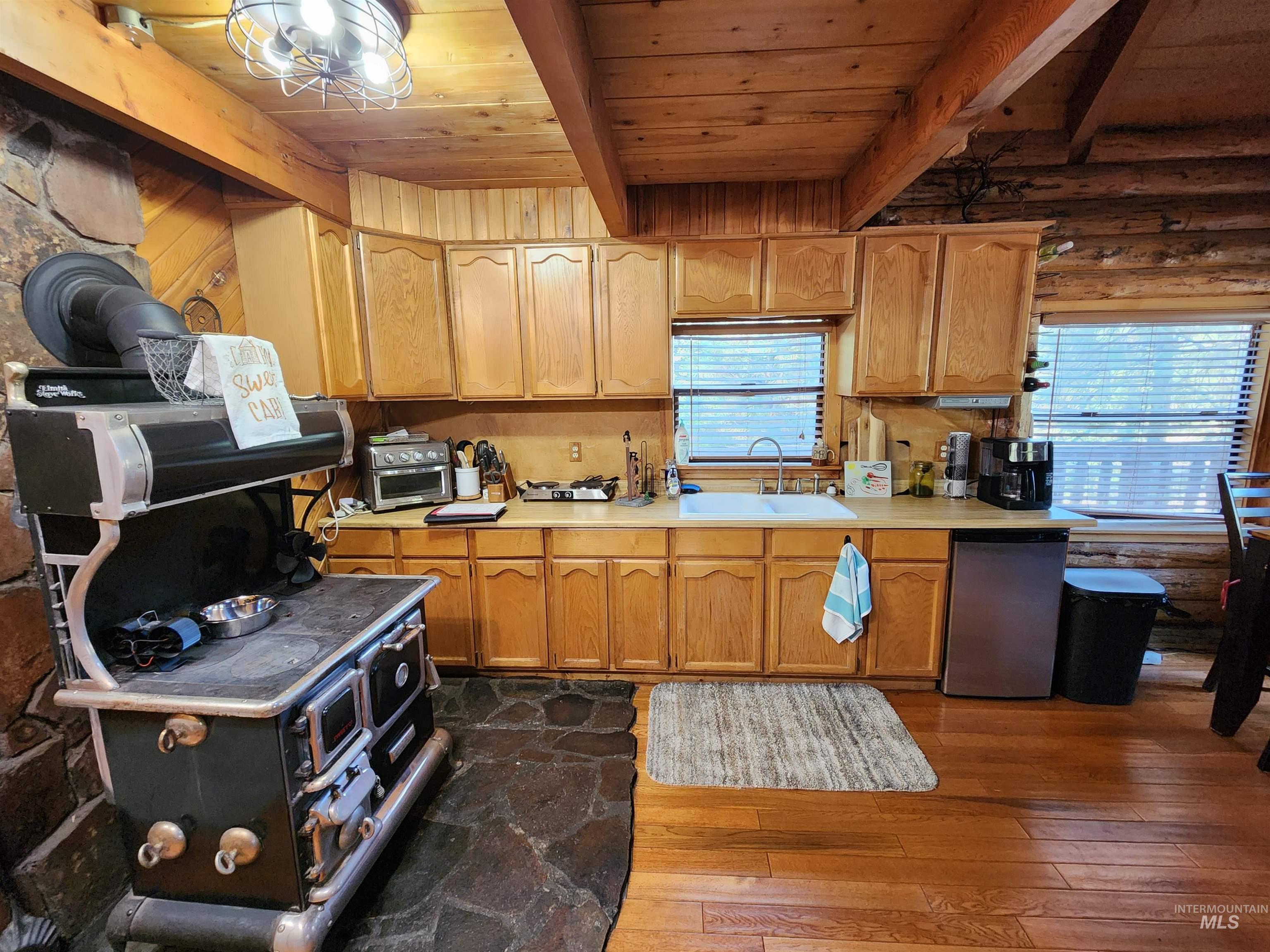 1509 E Pine Creek Road, Featherville, Idaho 83647, 3 Bedrooms, 2 Bathrooms, Residential For Sale, Price $800,000, 98960922