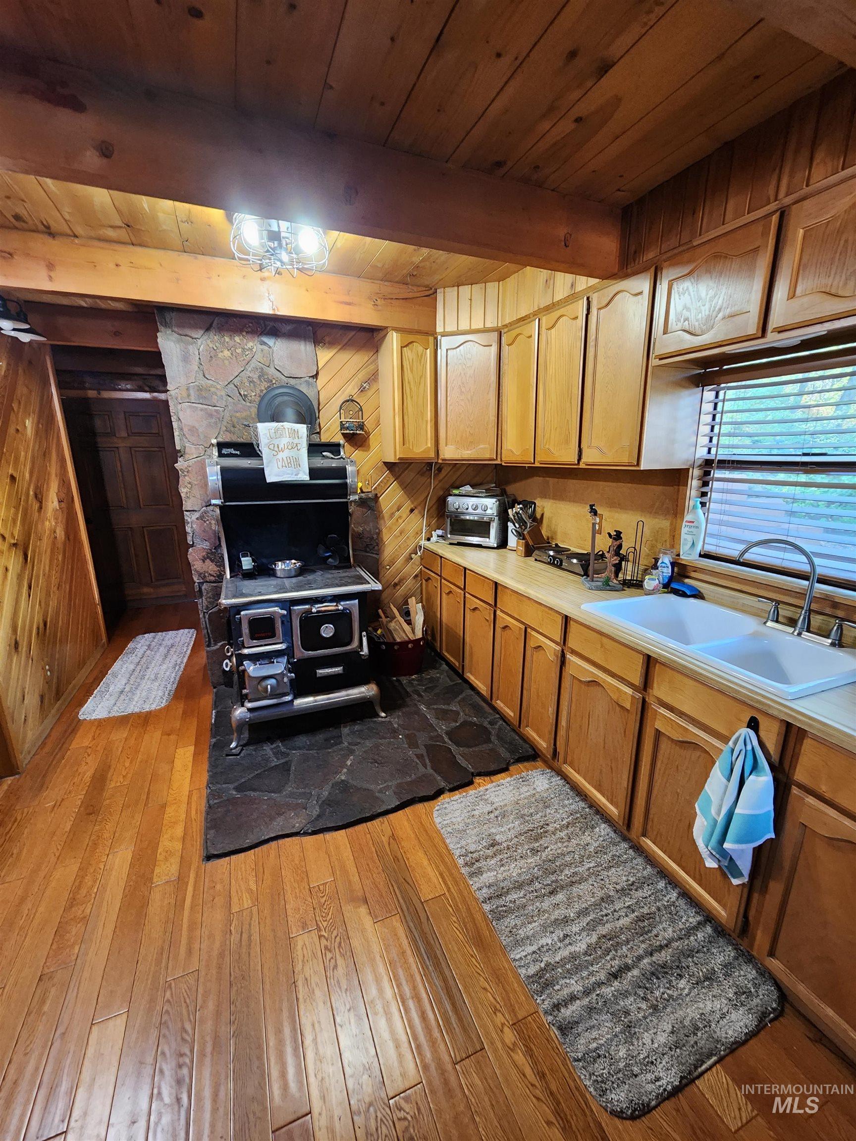 1509 E Pine Creek Road, Featherville, Idaho 83647, 3 Bedrooms, 2 Bathrooms, Residential For Sale, Price $800,000, 98960922