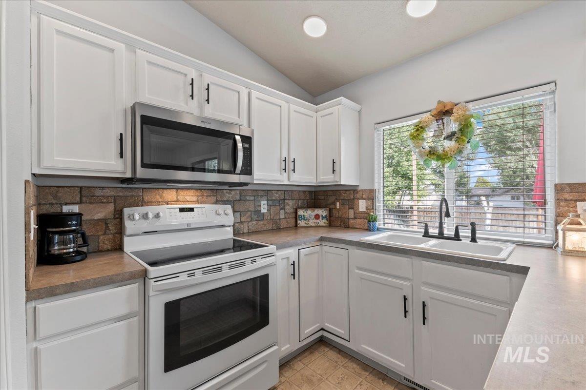 748 S Willis Ave, Kuna, Idaho 83634, 4 Bedrooms, 2.5 Bathrooms, Residential For Sale, Price $409,000, 98960925