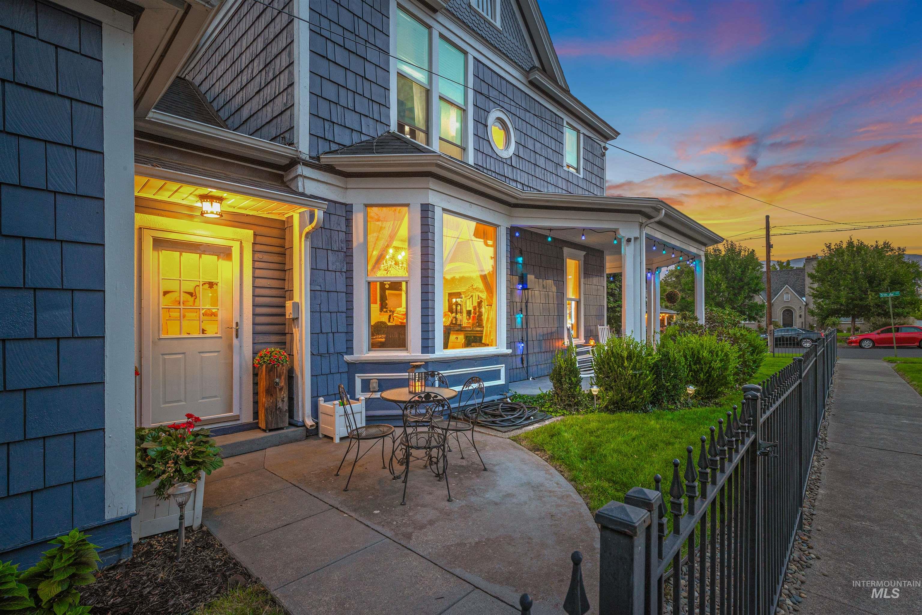 Doorway to property with a porch
