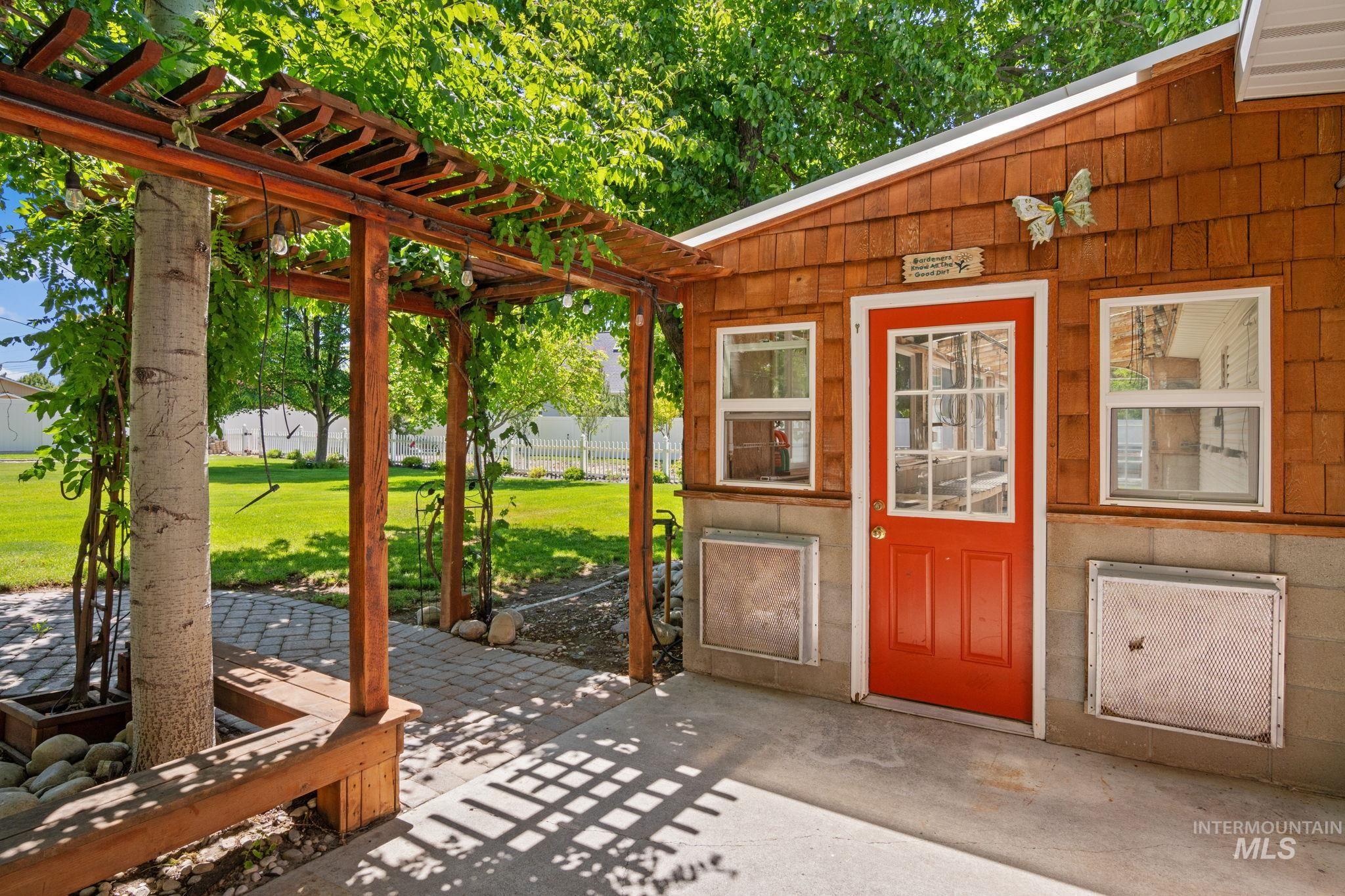 3348 Highlawn Dr, Twin Falls, Idaho 83301, 4 Bedrooms, 2 Bathrooms, Residential For Sale, Price $585,000, 98960939