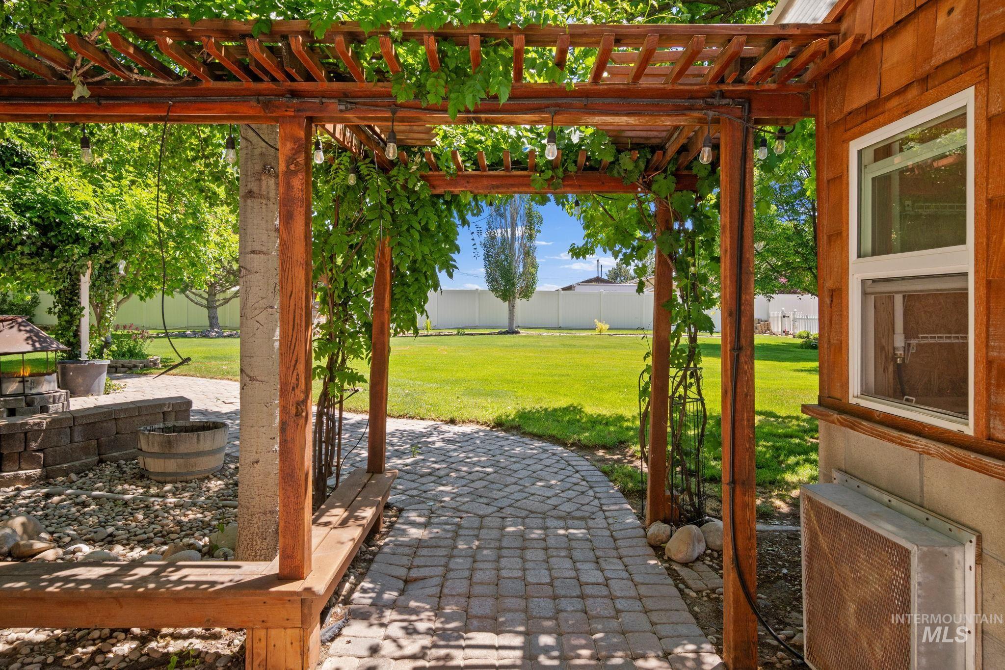 3348 Highlawn Dr, Twin Falls, Idaho 83301, 4 Bedrooms, 2 Bathrooms, Residential For Sale, Price $585,000, 98960939