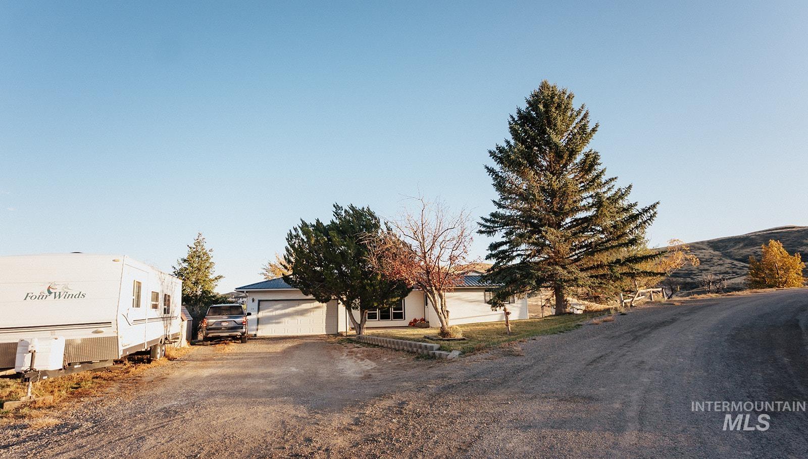 View of dirt / gravel road