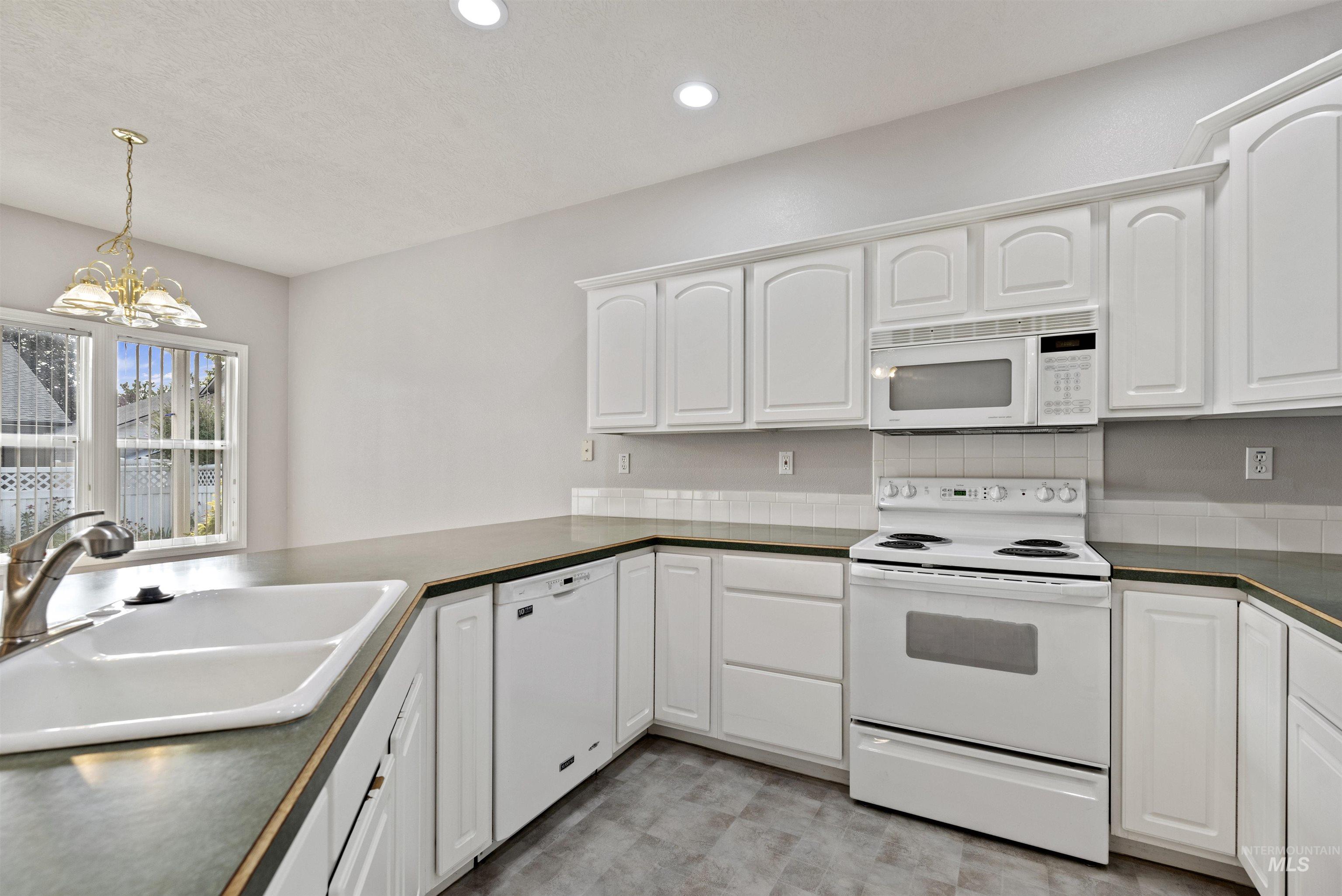 2614 N Robie Ave, Meridian, Idaho 83646-8306, 4 Bedrooms, 2 Bathrooms, Residential For Sale, Price $520,000, 98960948