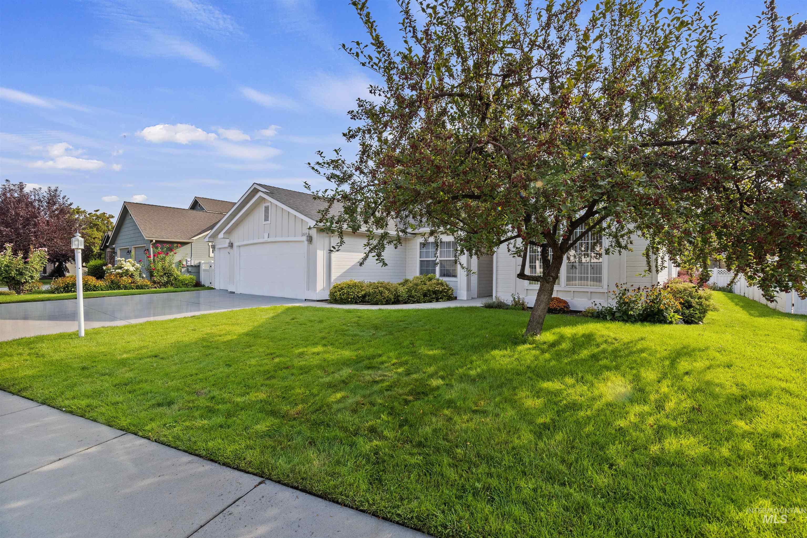 2614 N Robie Ave, Meridian, Idaho 83646-8306, 4 Bedrooms, 2 Bathrooms, Residential For Sale, Price $520,000, 98960948