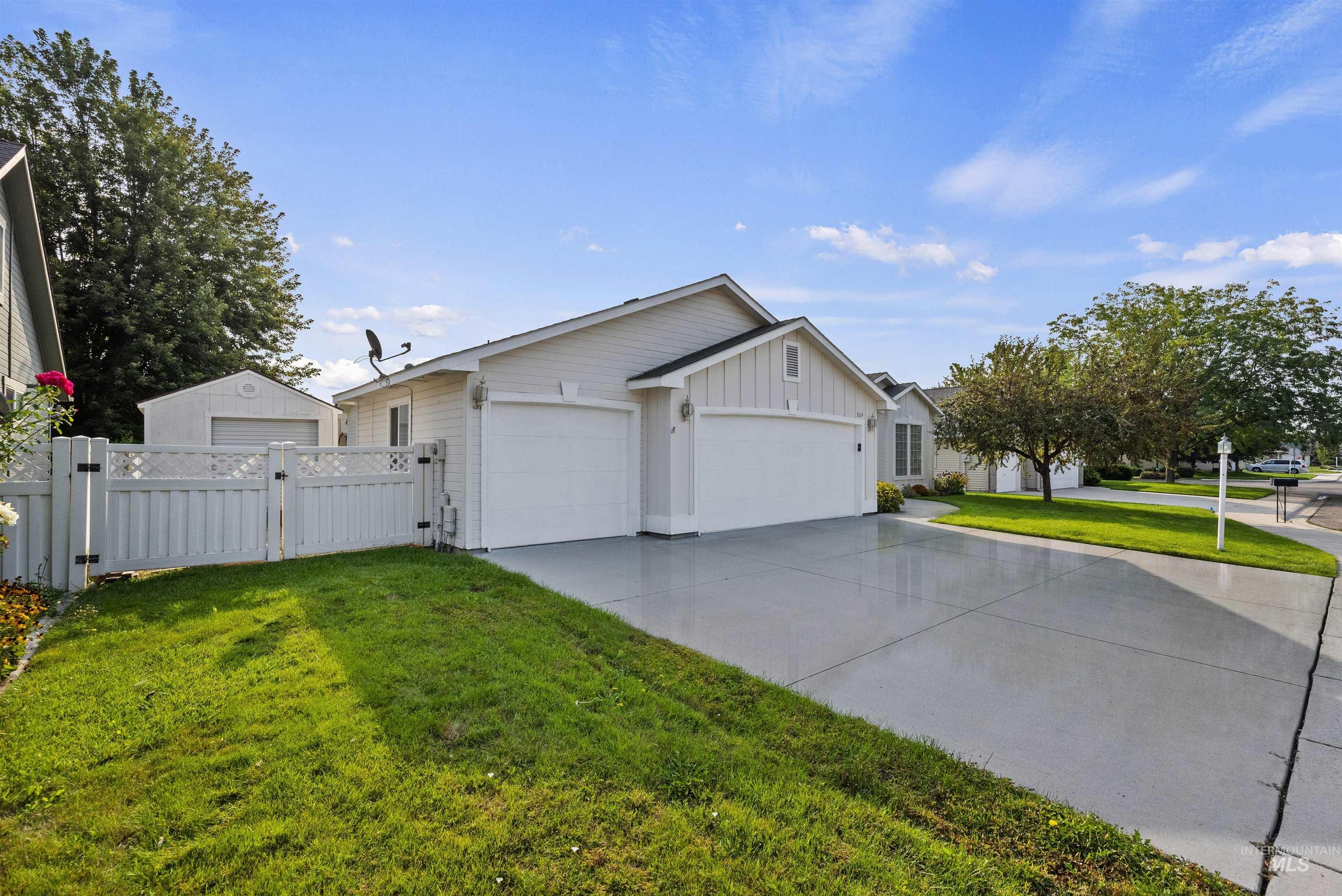 2614 N Robie Ave, Meridian, Idaho 83646-8306, 4 Bedrooms, 2 Bathrooms, Residential For Sale, Price $520,000, 98960948