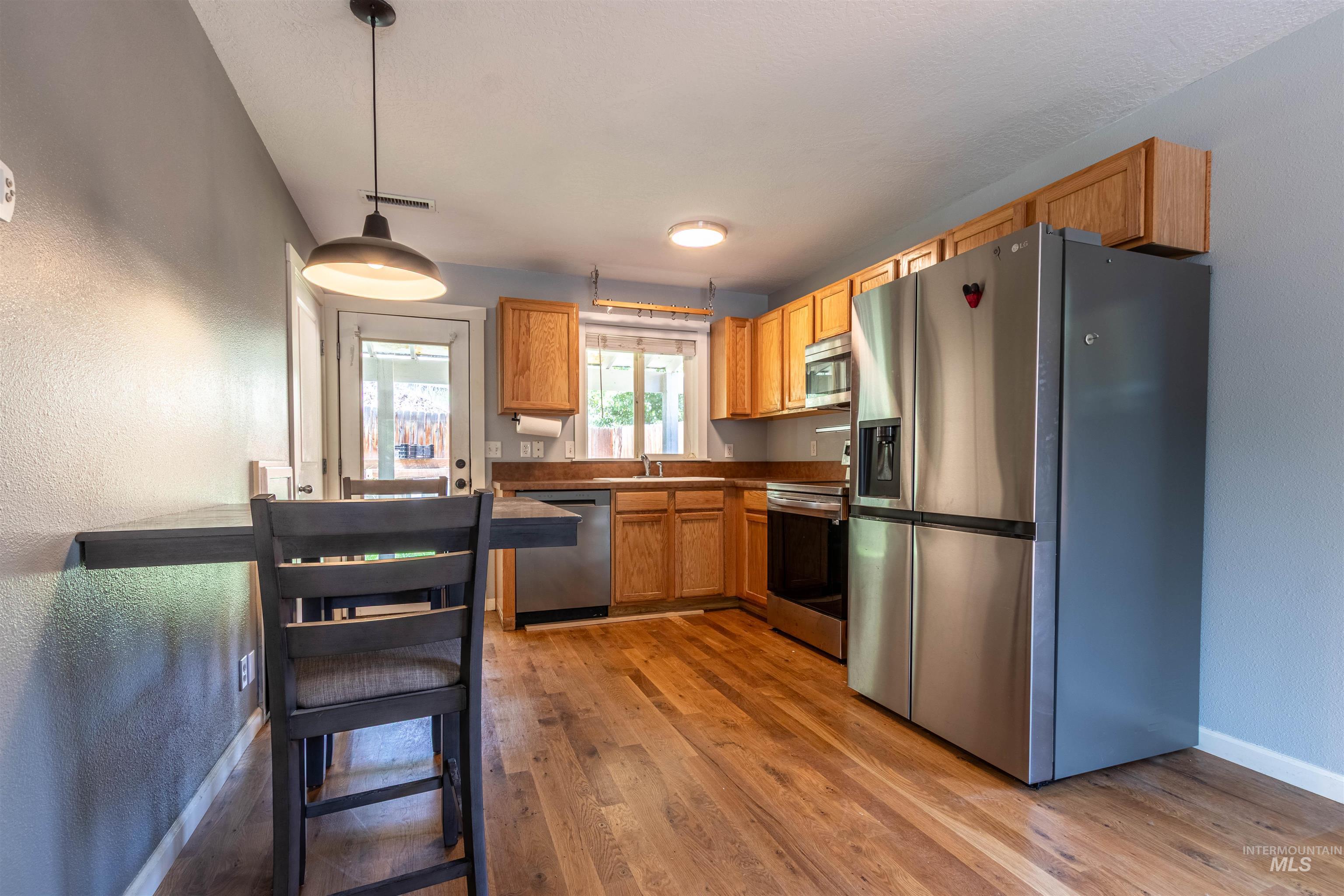 2701 S Gourley St., Boise, Idaho 83705, 2 Bedrooms, 2 Bathrooms, Residential For Sale, Price $349,900, 98960950