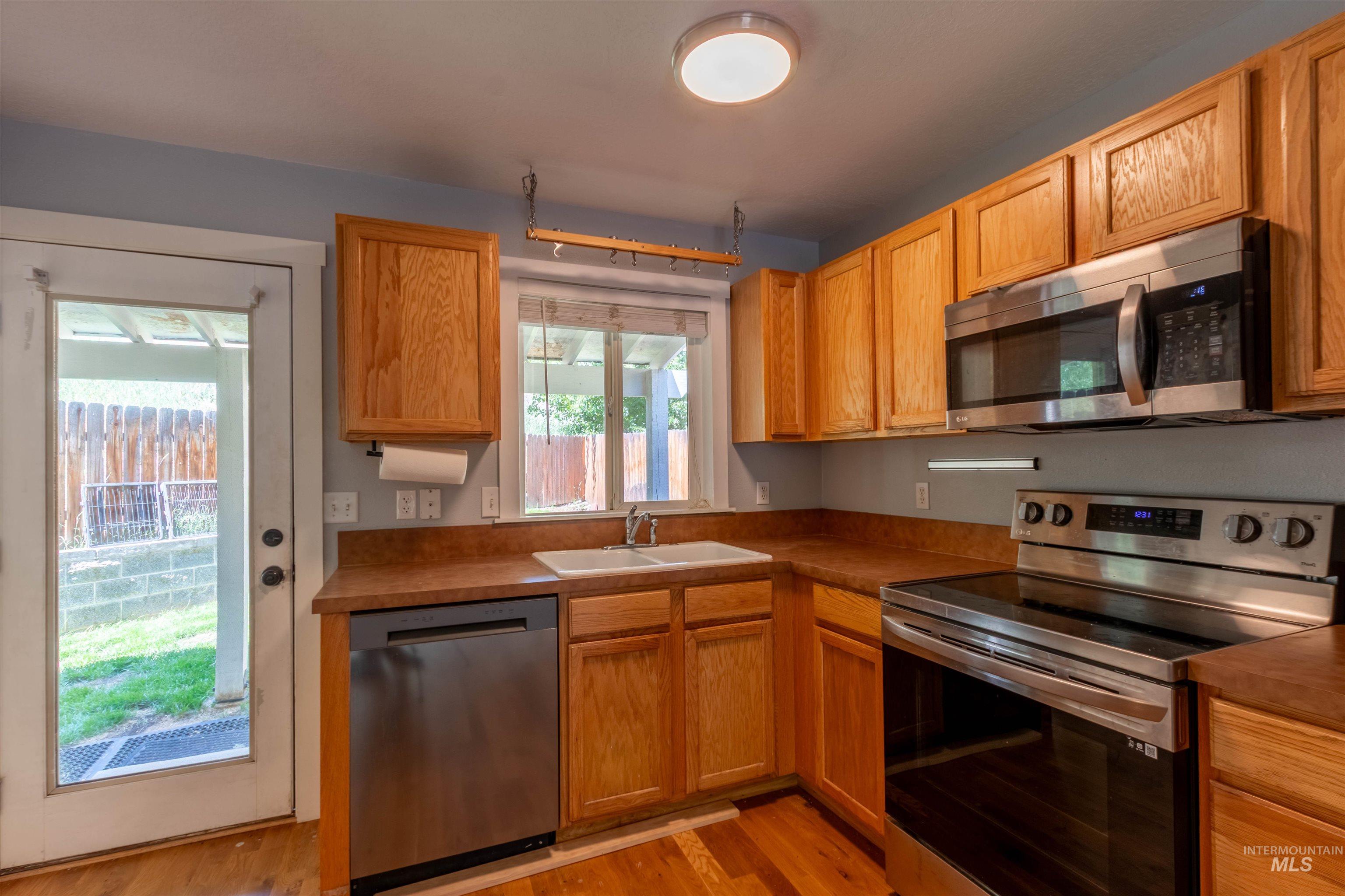 2701 S Gourley St., Boise, Idaho 83705, 2 Bedrooms, 2 Bathrooms, Residential For Sale, Price $349,900, 98960950