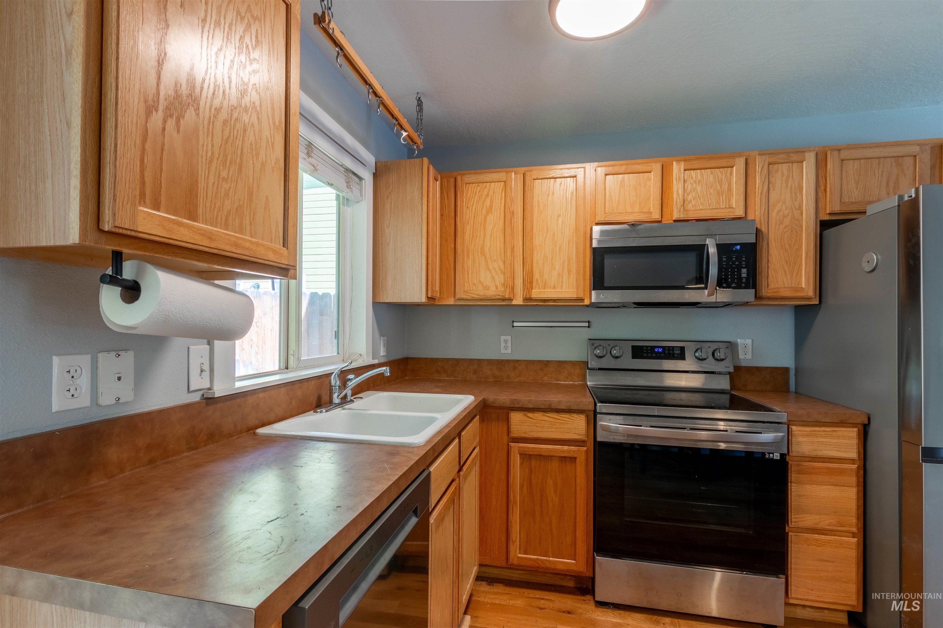 2701 S Gourley St., Boise, Idaho 83705, 2 Bedrooms, 2 Bathrooms, Residential For Sale, Price $349,900, 98960950