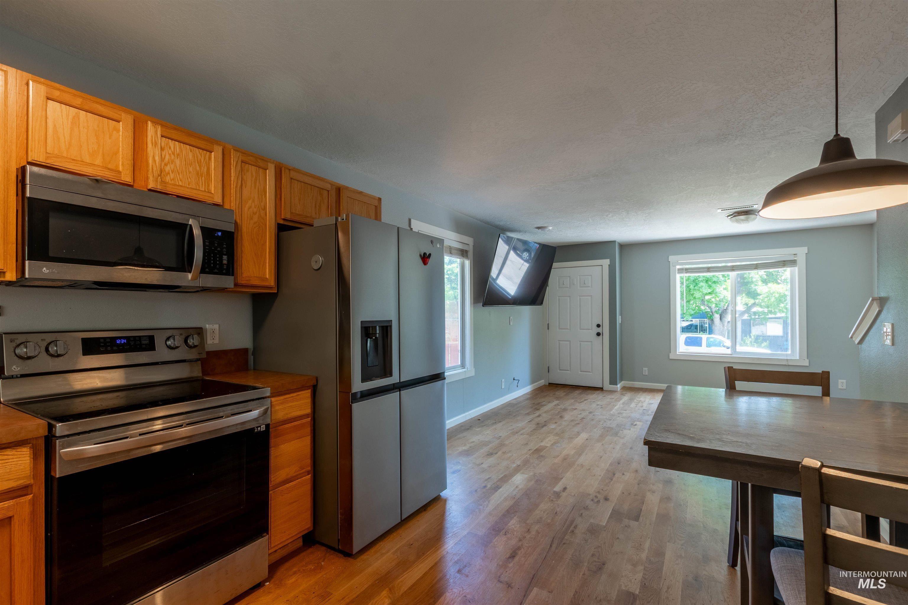 2701 S Gourley St., Boise, Idaho 83705, 2 Bedrooms, 2 Bathrooms, Residential For Sale, Price $349,900, 98960950