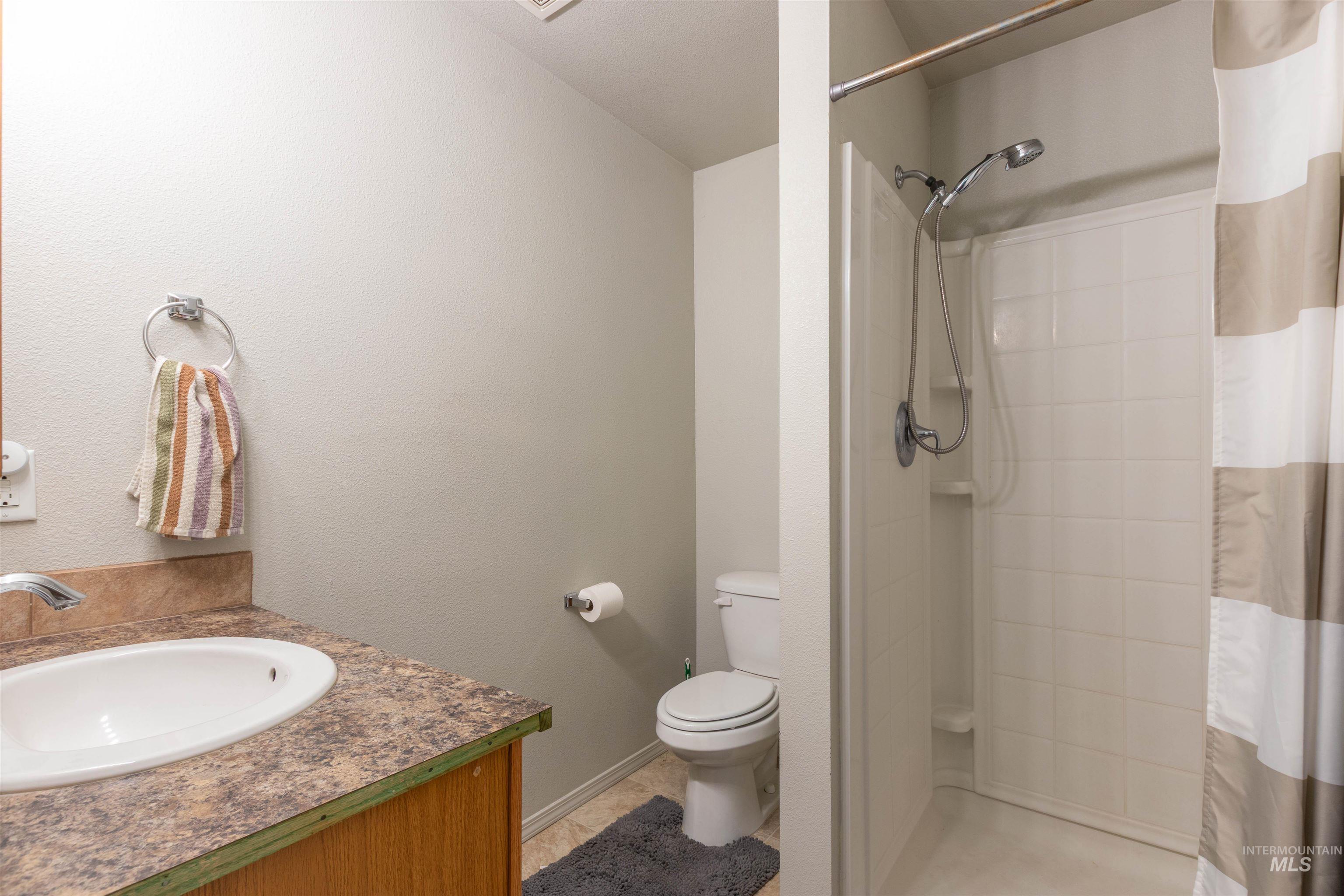 2701 S Gourley St., Boise, Idaho 83705, 2 Bedrooms, 2 Bathrooms, Residential For Sale, Price $349,900, 98960950