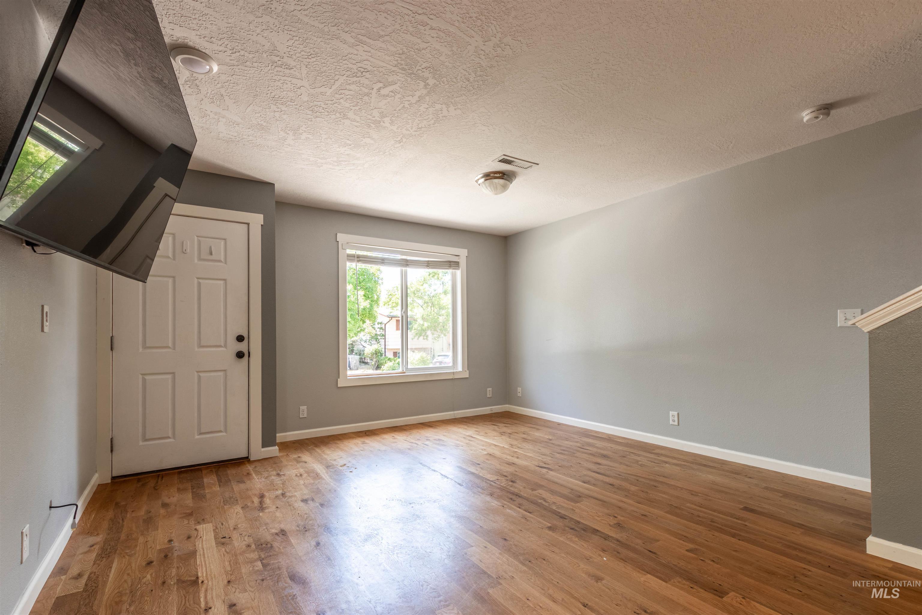 2701 S Gourley St., Boise, Idaho 83705, 2 Bedrooms, 2 Bathrooms, Residential For Sale, Price $349,900, 98960950