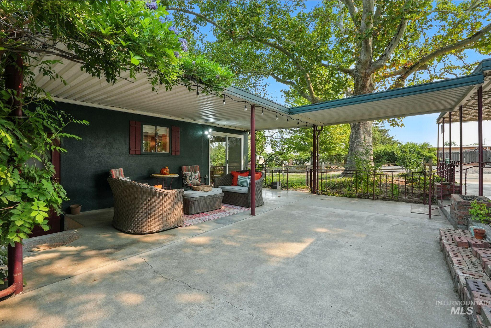 View of patio / terrace with outdoor lounge area
