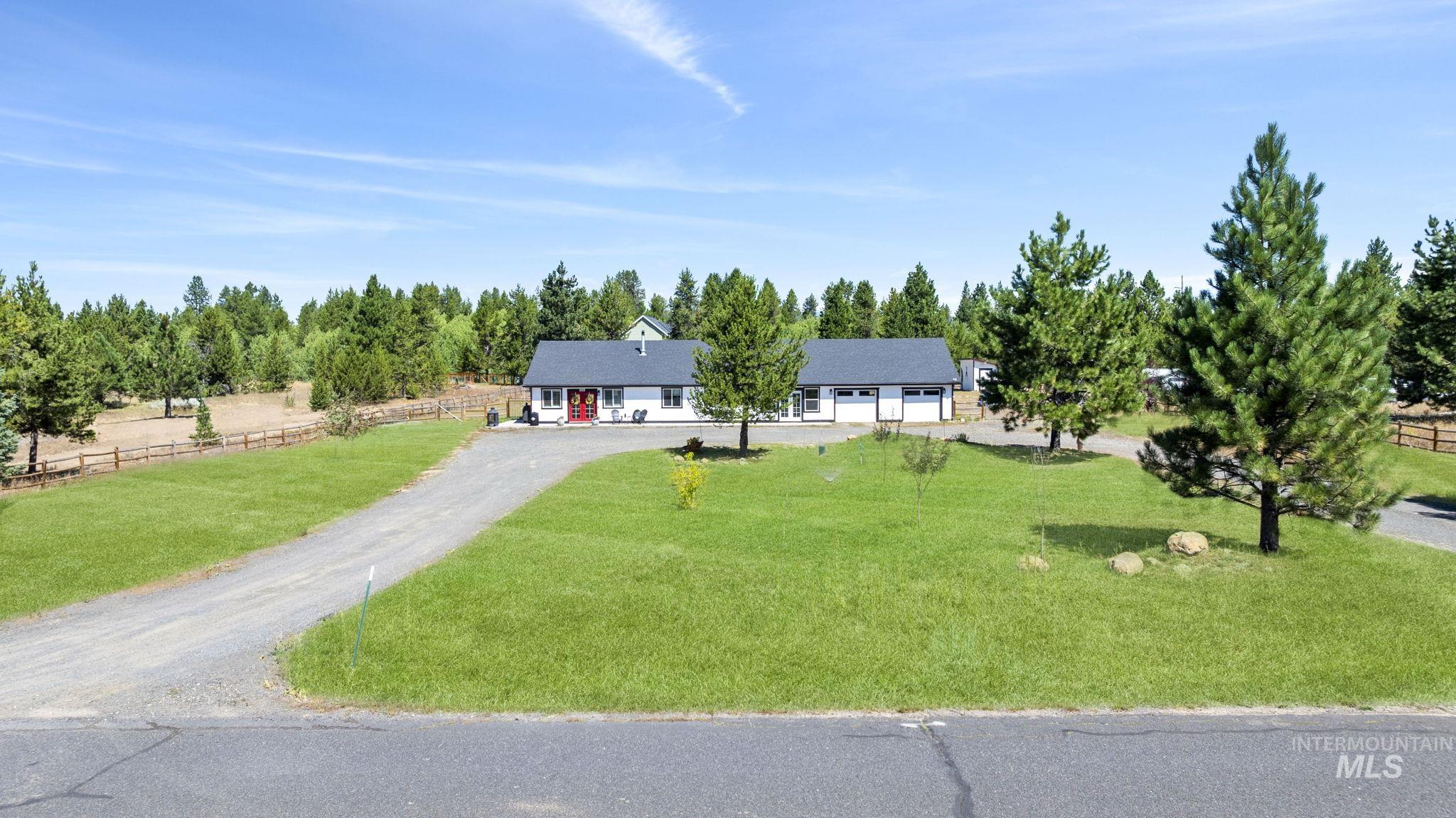 Single story home featuring dirt driveway